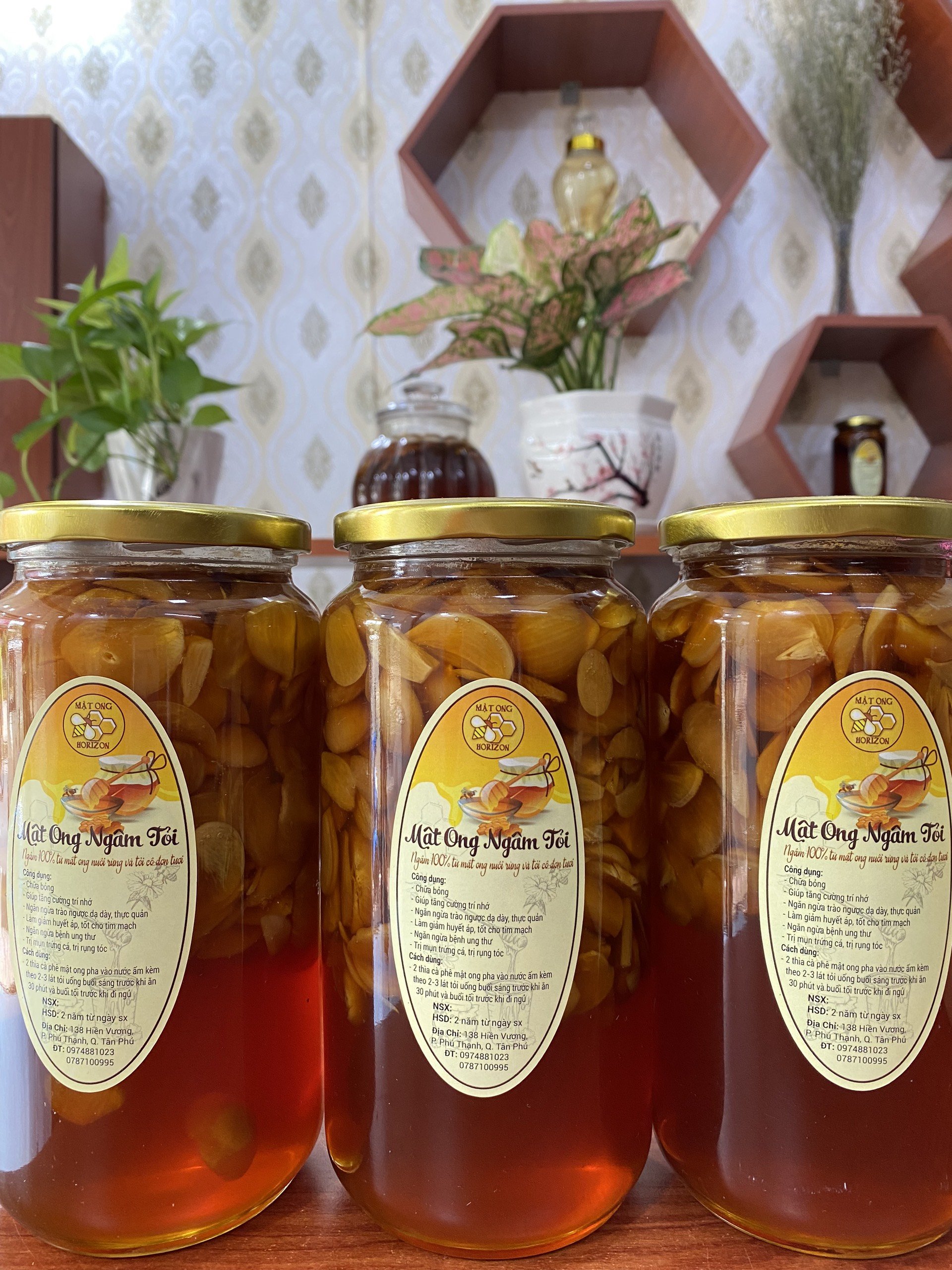 Tỏi cô đơn ngâm mật ong