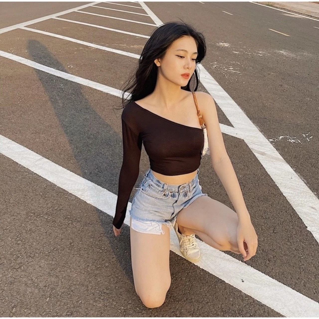 Áo thun gân nữ lệch vai một tay croptop ôm body gợi cảm MC