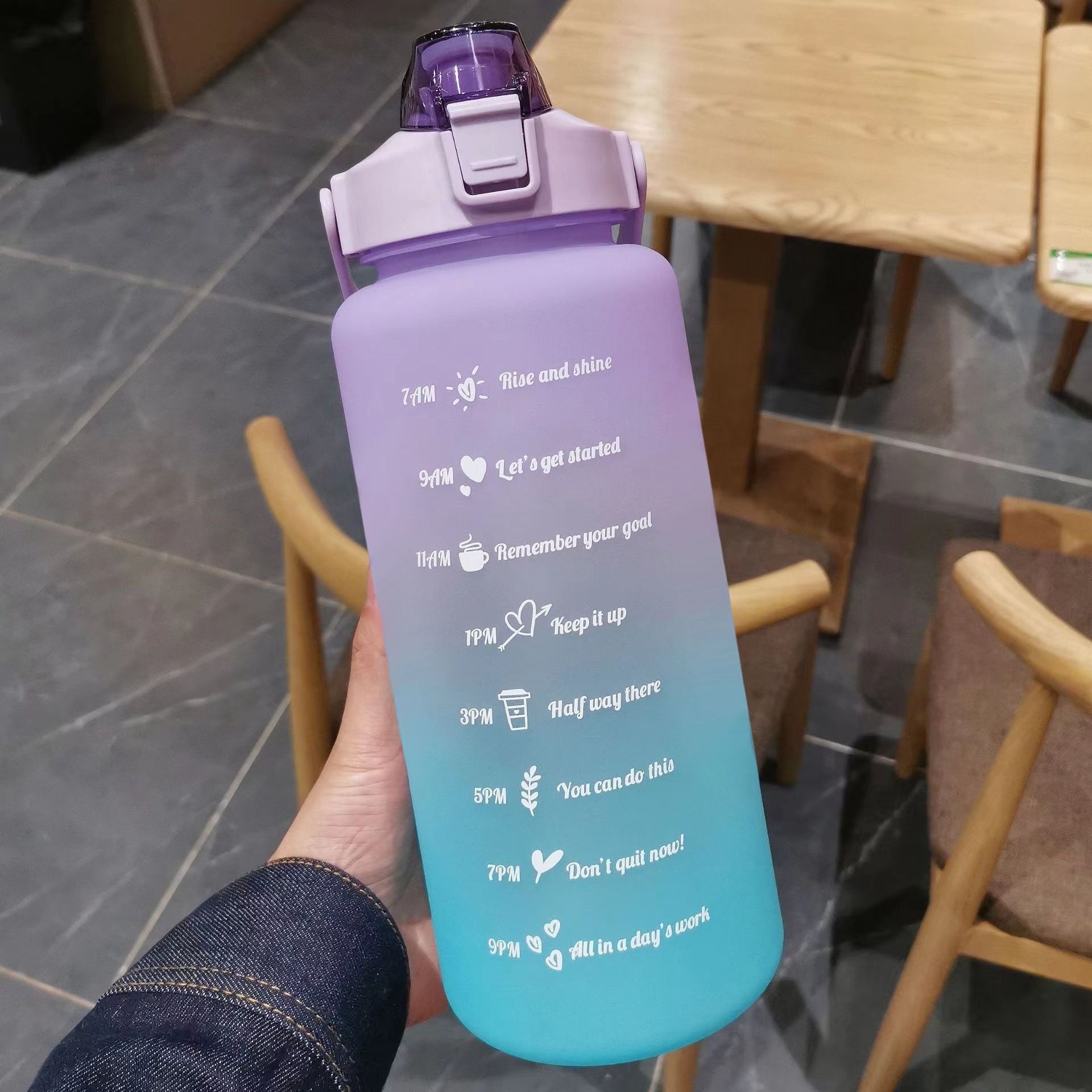 Bình đựng nước uống 2 lít cao cấp tặng kèm sticker cute