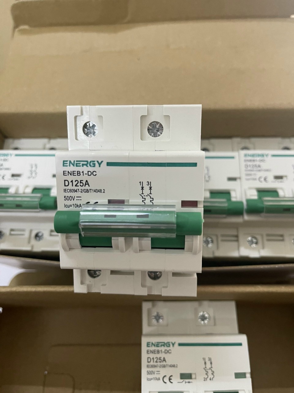 Thiết bị đóng cắt mcb dc 2p 125a 550vdc energy - aptomat dùng cho acquy, lithium