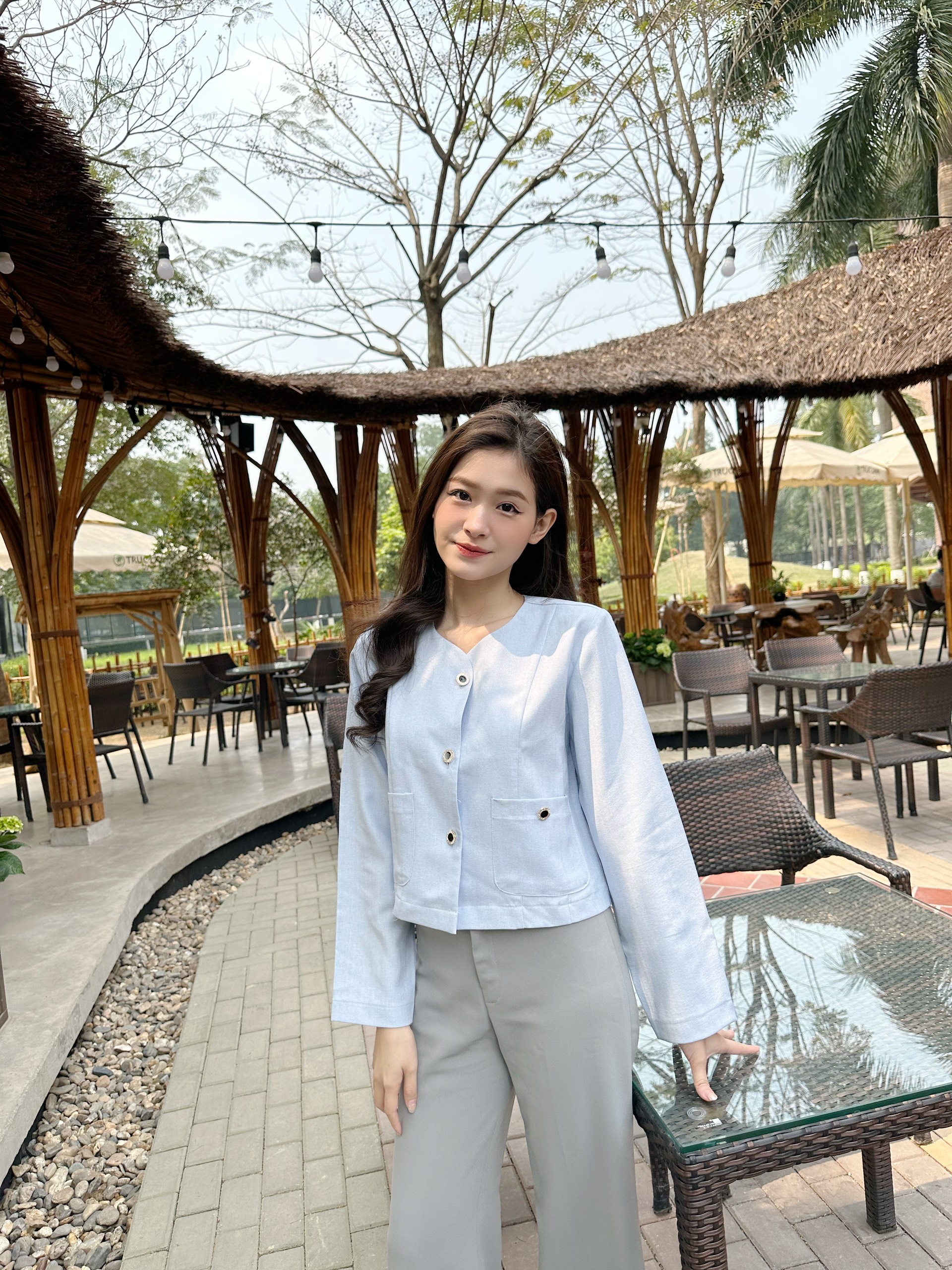 YU CHERRY | Áo blazer mặc được 2 kiểu V Scoop Neck Top YA439