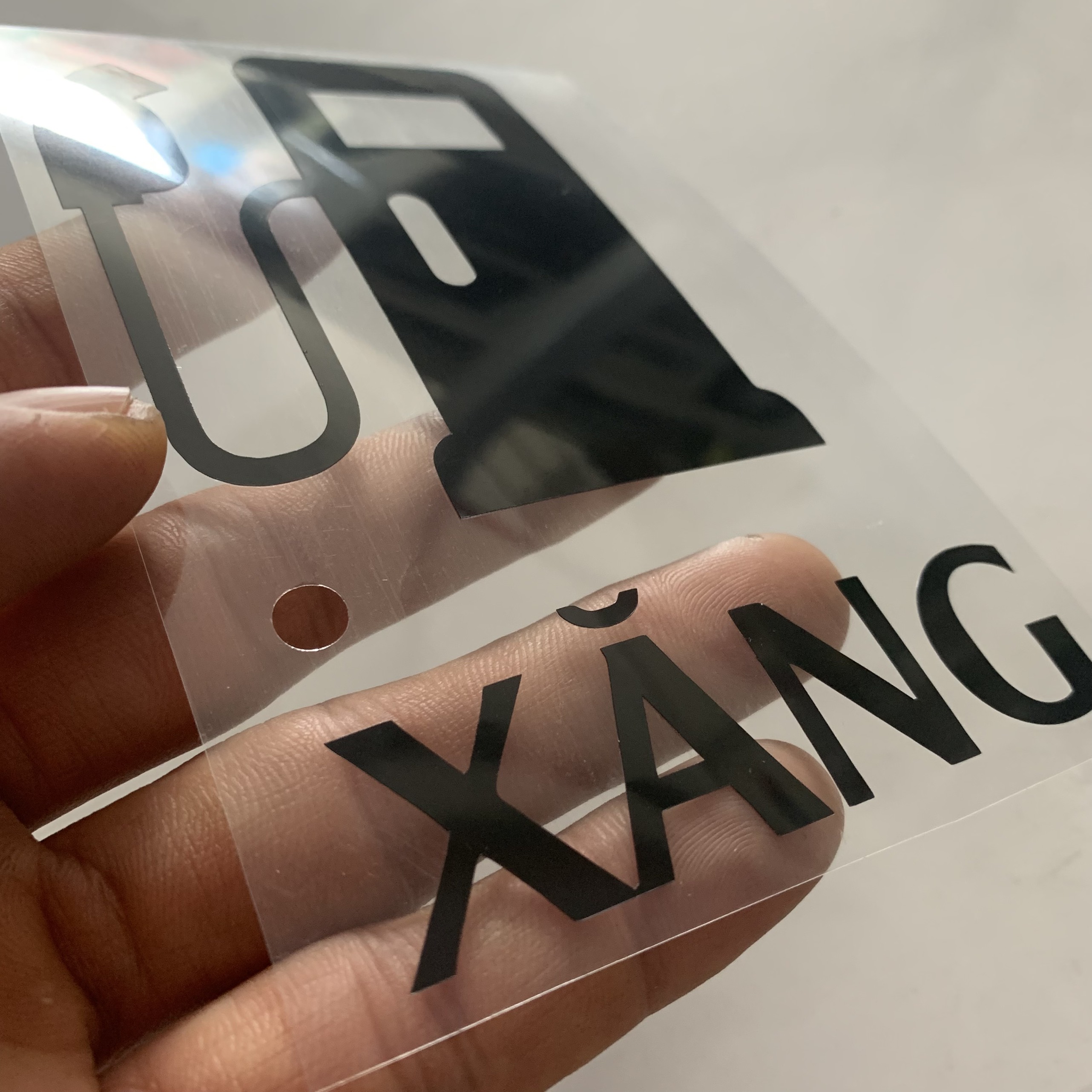 Miếng dán nắp bình xăng, dầu, trang trí xe ô tô