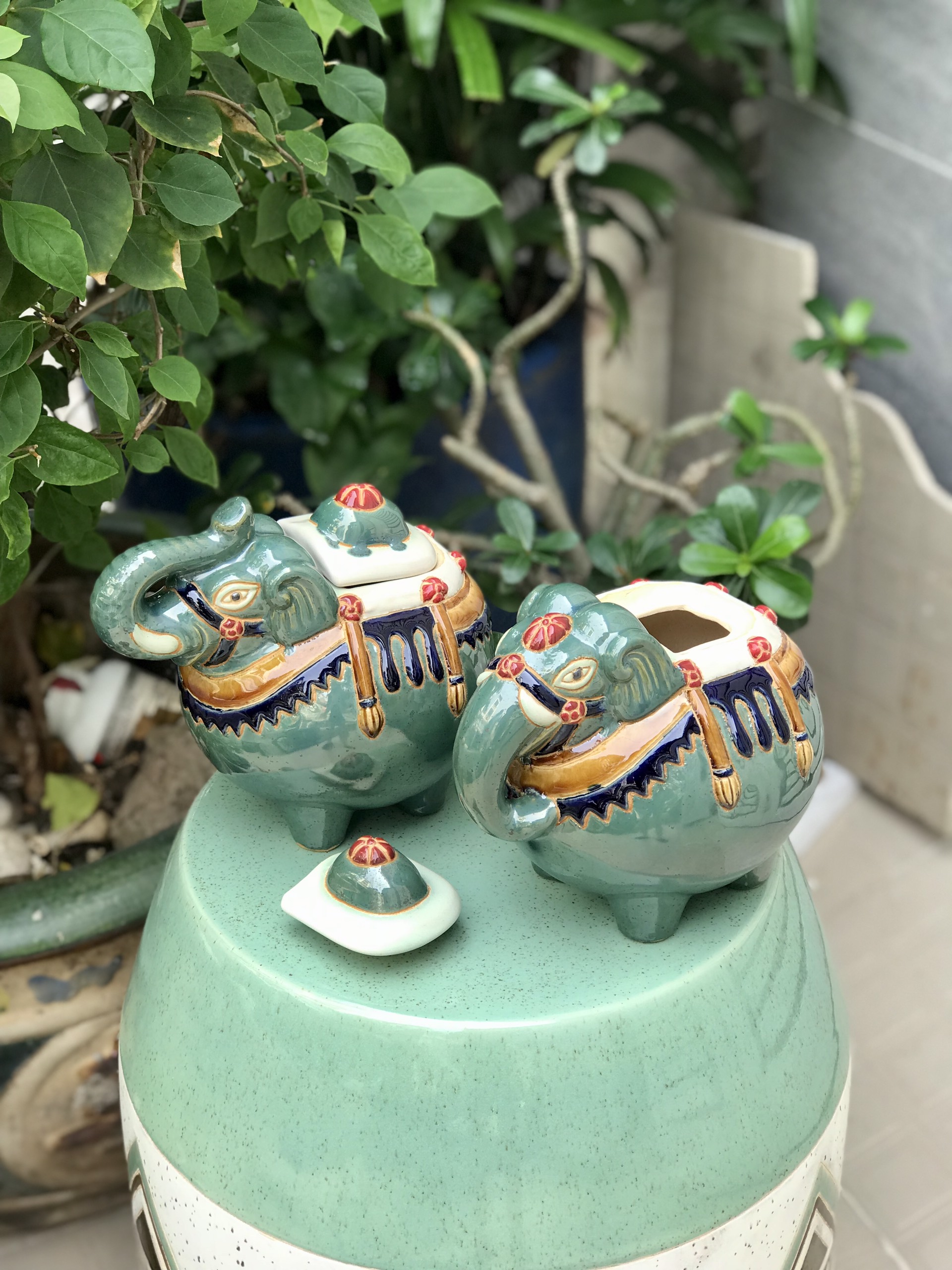 Voi kẹo gốm sứ trang trí Nam Bộ
