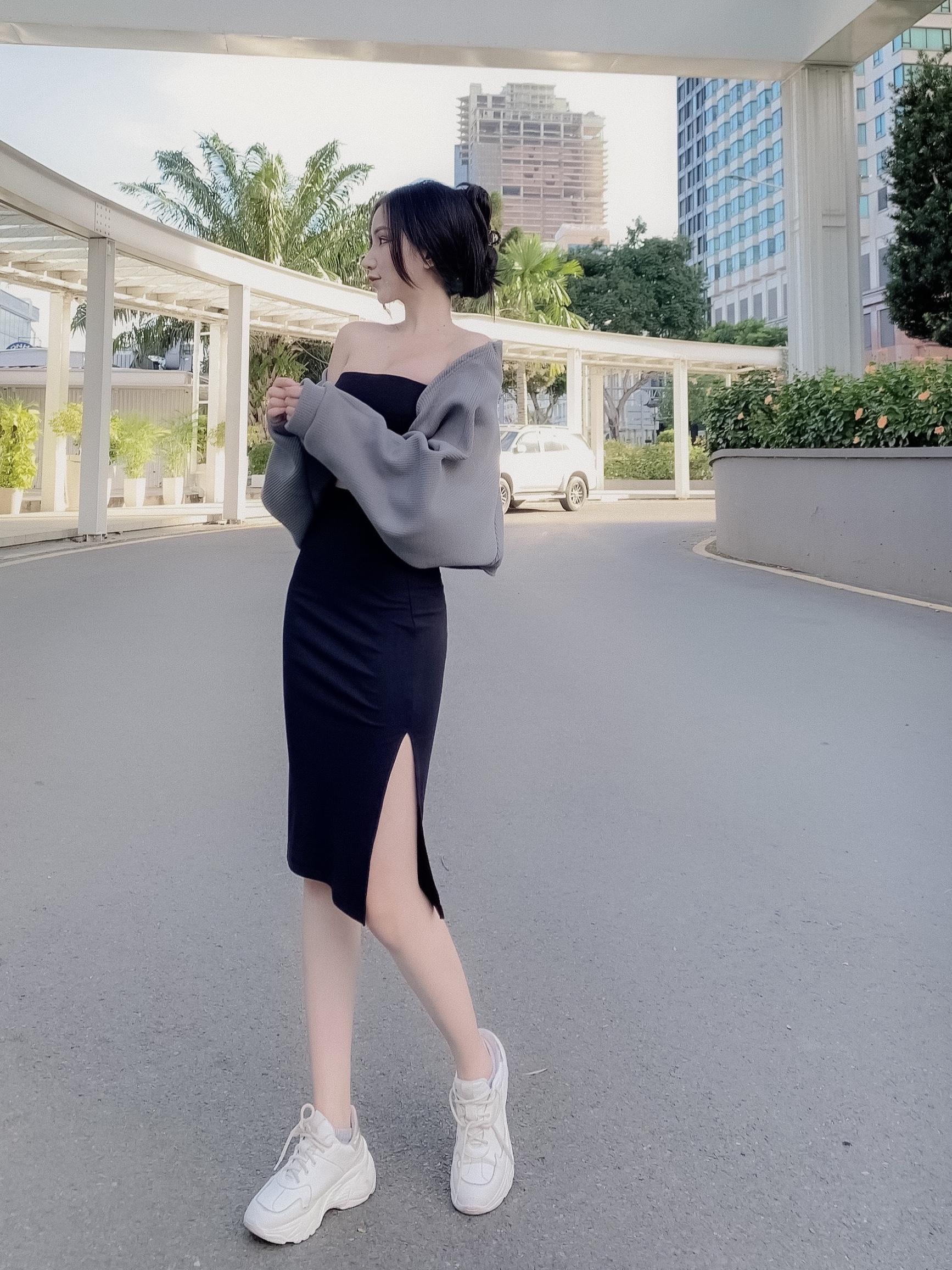 Chân váy thun ôm xẻ đùi form lửng