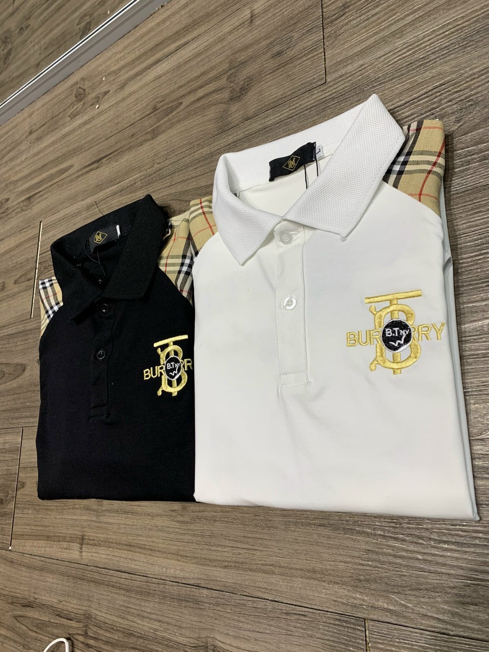 BÁO GIÁ ÁO THUN NAM JME MÀU NAVY JMT118 (STORE 5703) | Shopee Lazada Sendo Tiki mới nhất 20 Áo thun nam POLO logo BT cổ kẻ, chất liệu thun lạnh 4 chiều, phong cách thể thao, 2 màu trắng đen, full size M L XL XXL-A011-hoàng ngân store-