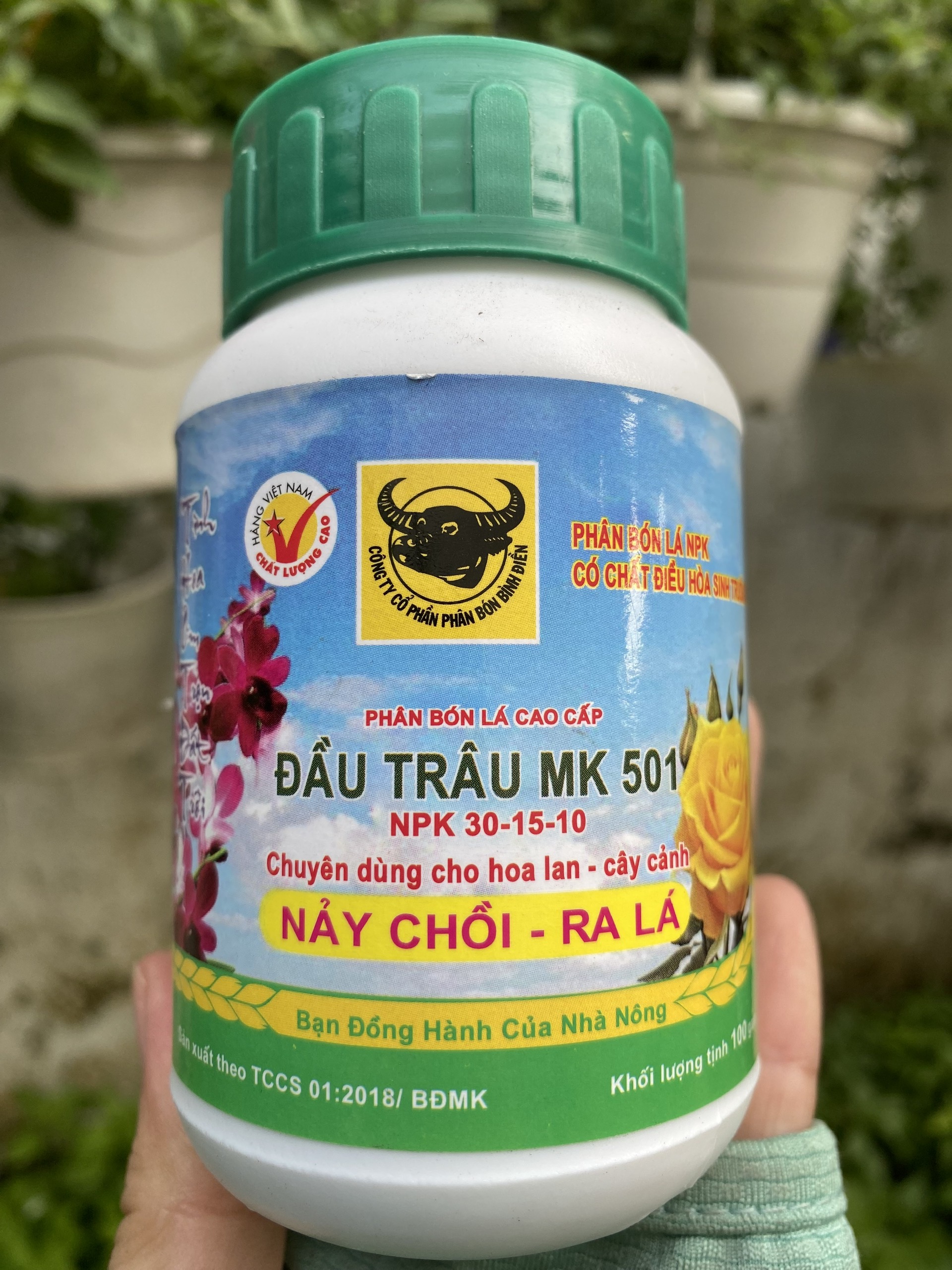 Phân bón lá cao cấp npk 30-15-10 đầu trâu mk 501 hủ 100 gr
