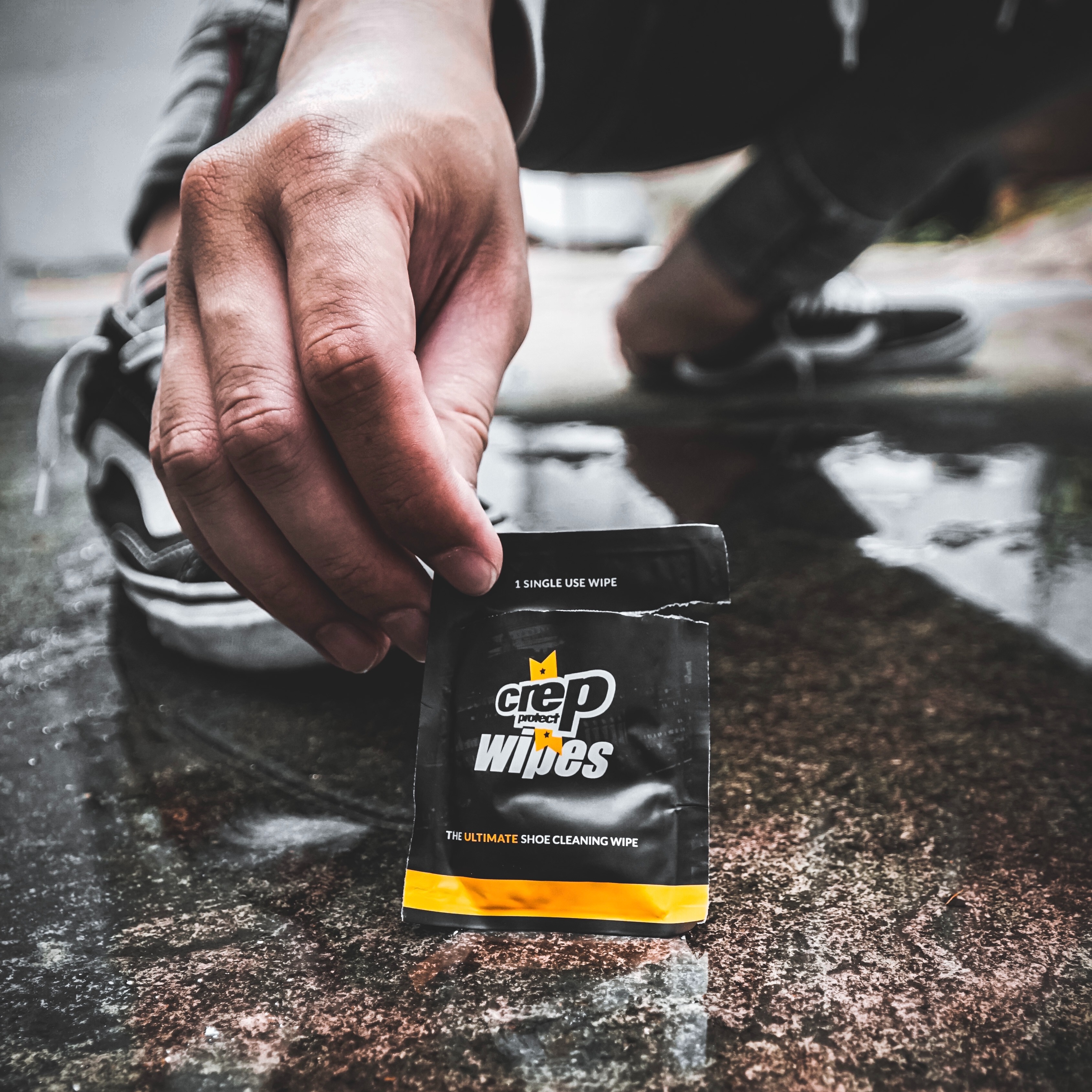Crep Protect Wipes - Khăn ướt vệ sinh giày cấp tốc (12 miếng)