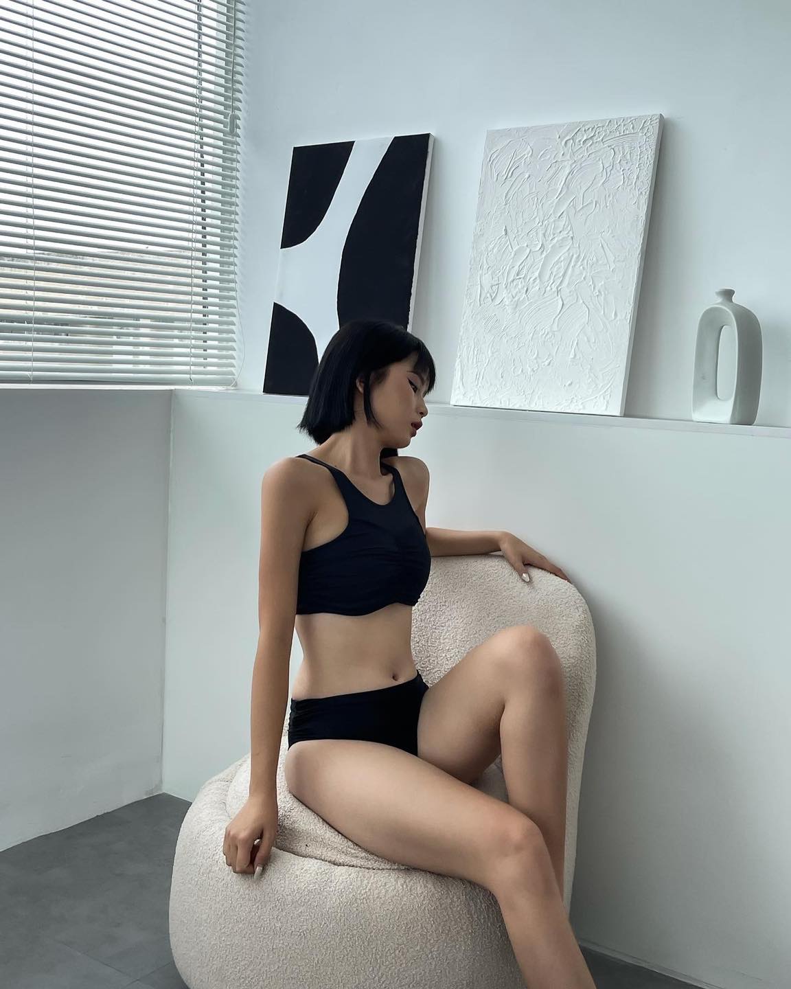 Set bikini màu đen, form ôm ngang ngực, là min - RUCHED BIKINI TOP & BOTTOM
