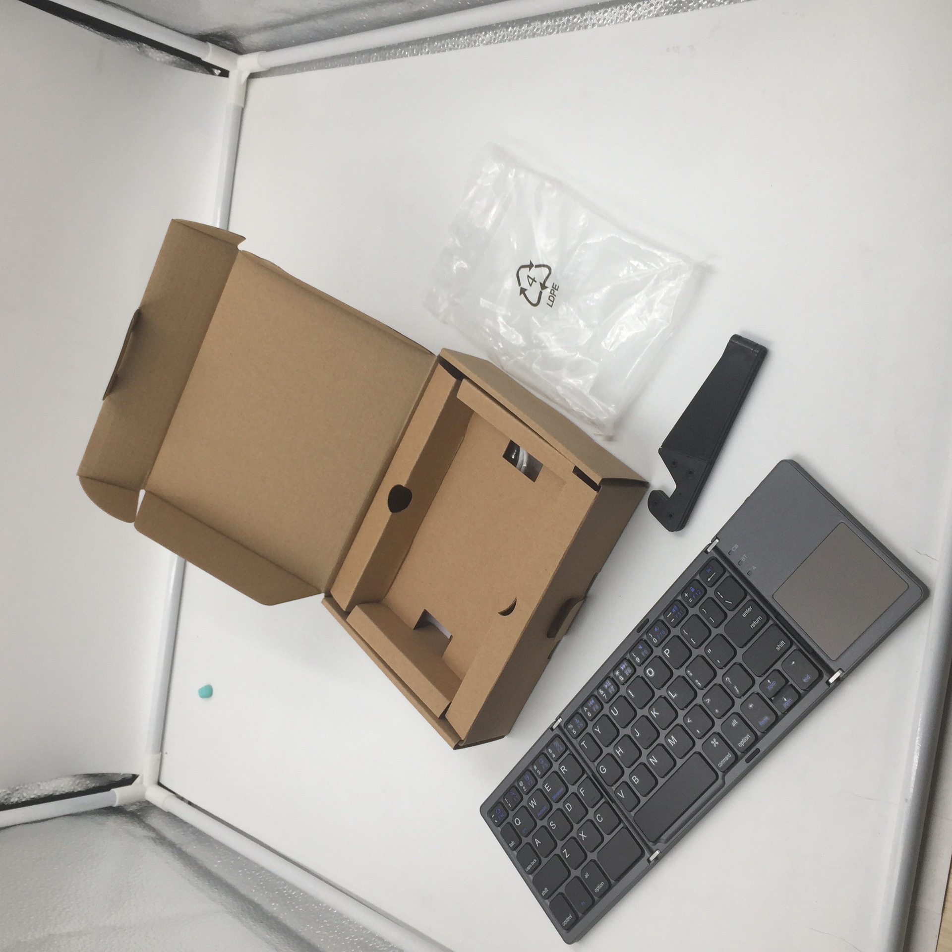 [HCM]Bàn phím không dây Bluetooth gấp gọn có di chuột