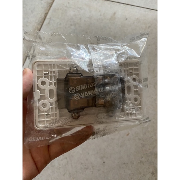 Ổ cắm 2 chấu Sino - 16A dòng S18