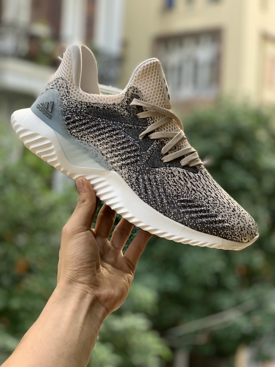 Giầy Thể Thao Nam Nữ Alphabounce