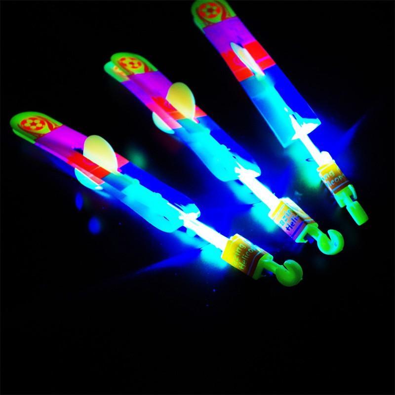 Bộ 2 Chong Chóng Xoạy Có Đèn Led, Đồ Chơi Bắn Chong Chóng