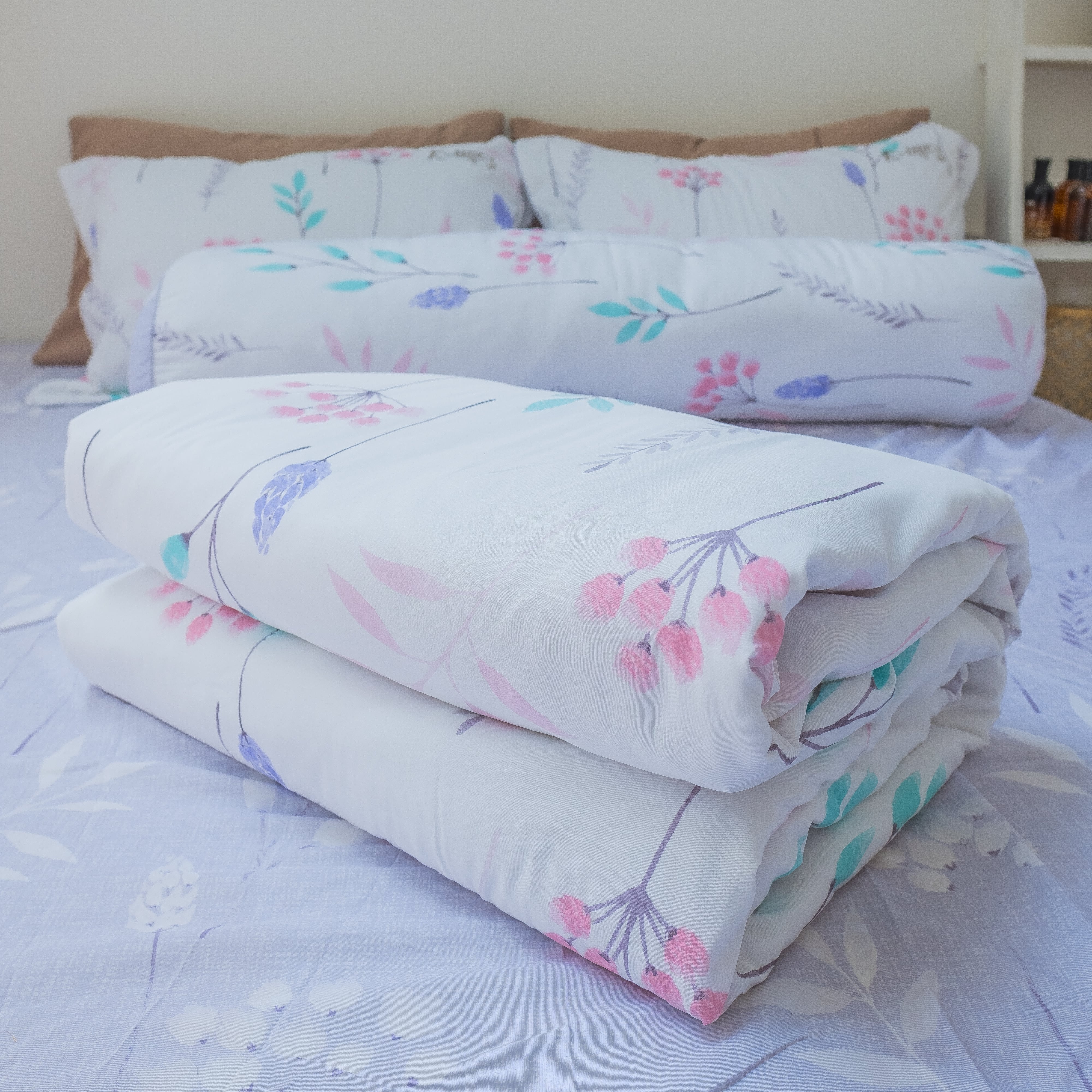 Chăn bốn mùa K-Bedding KMTP 108 MicroTencel Tím phối Trắng