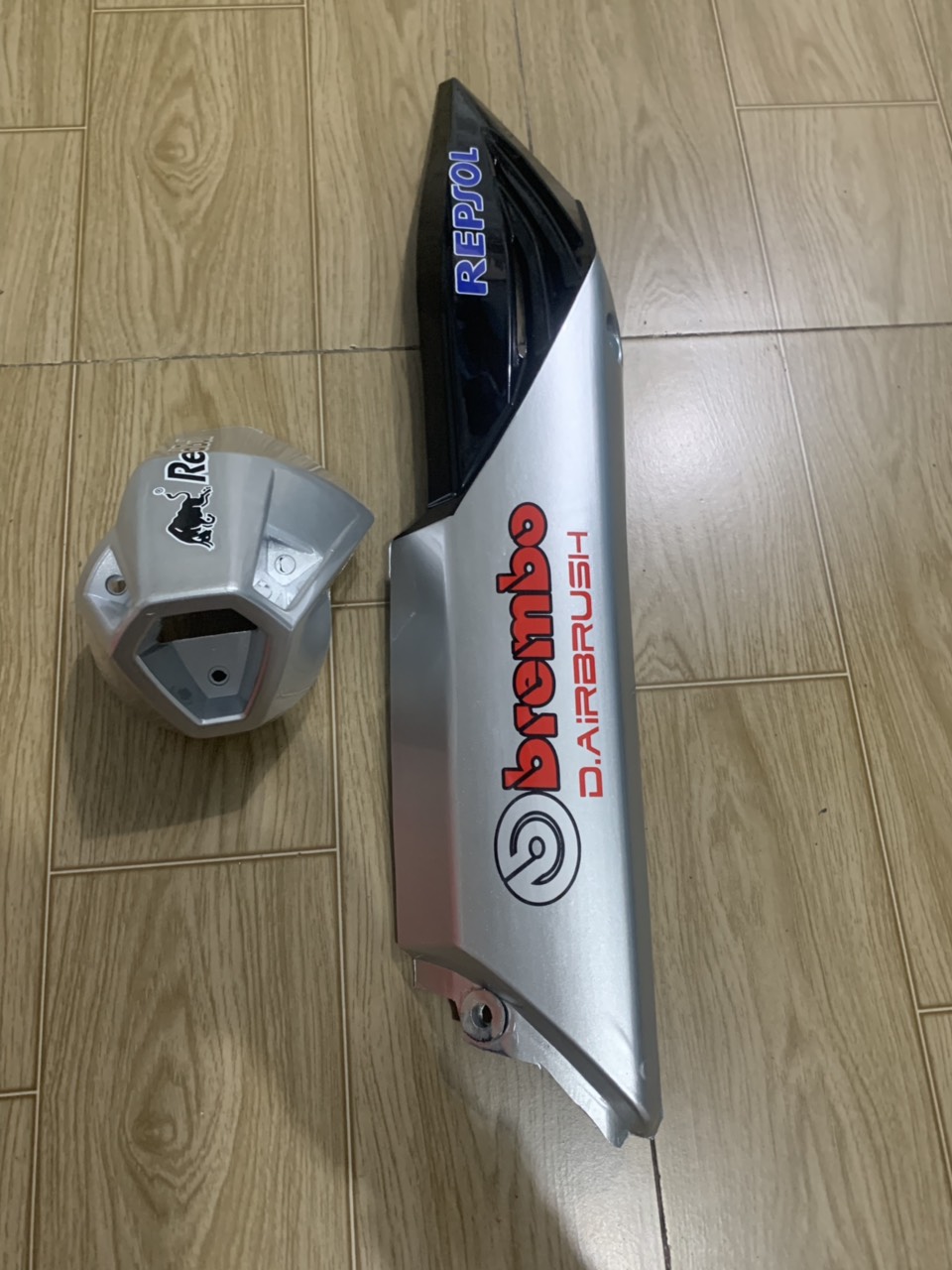 Ốp pô và chụp đích pô winner v1 màu bạc