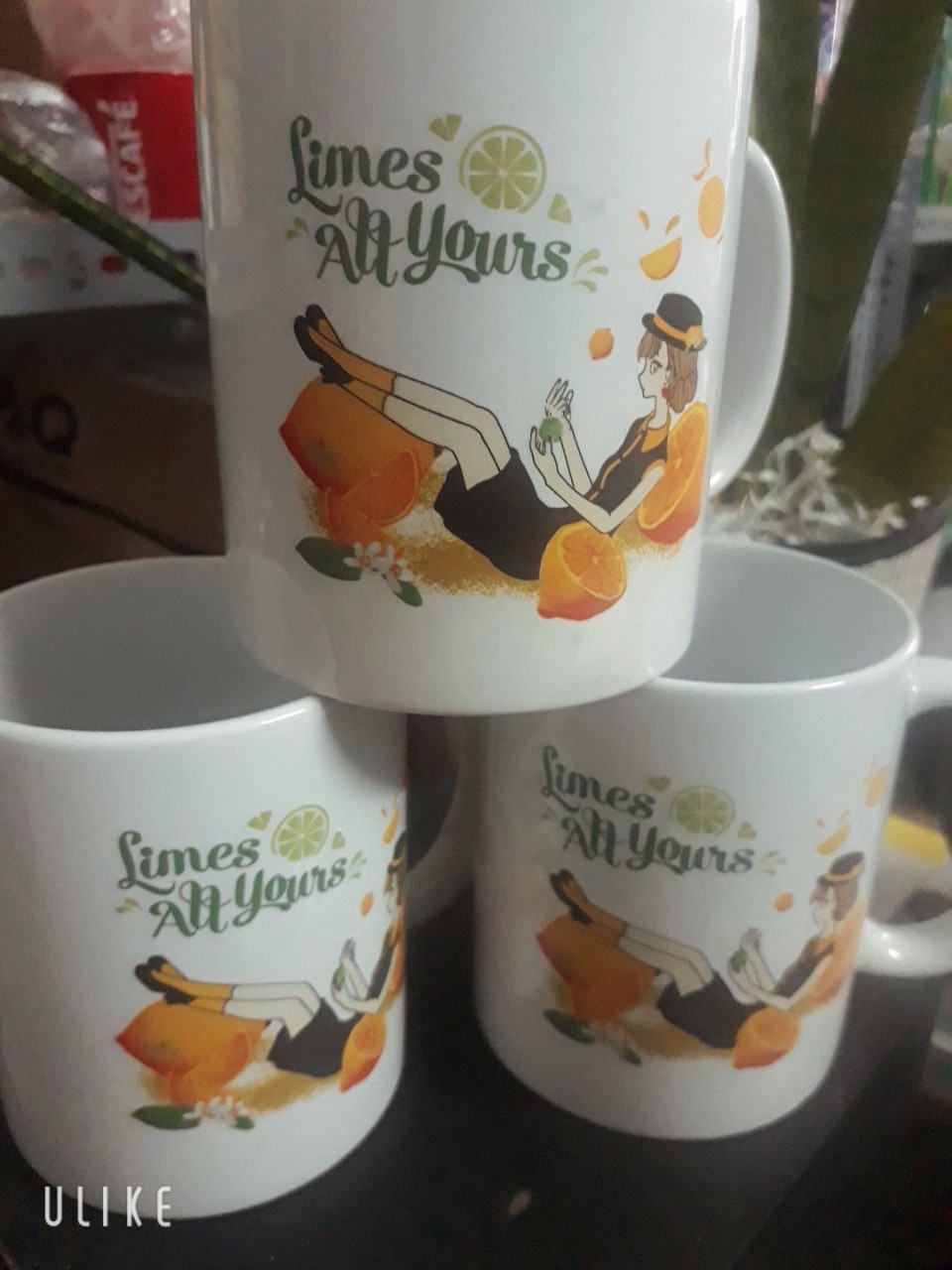 LY SỨ CÓ QUAI TRẮNG PHỐI  HÌNH CÔ GÁI