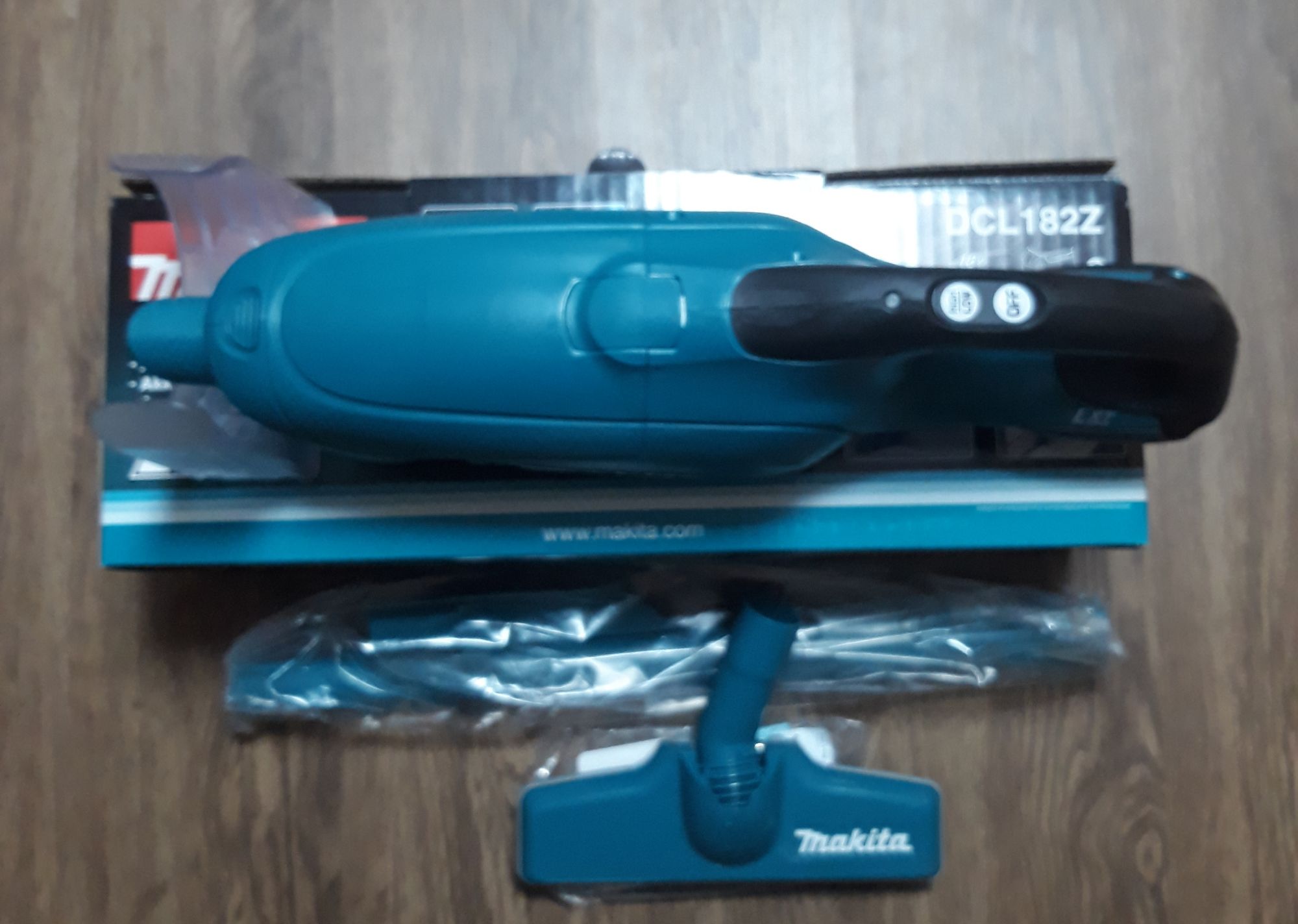 máy hút bụi makita DCL182Z