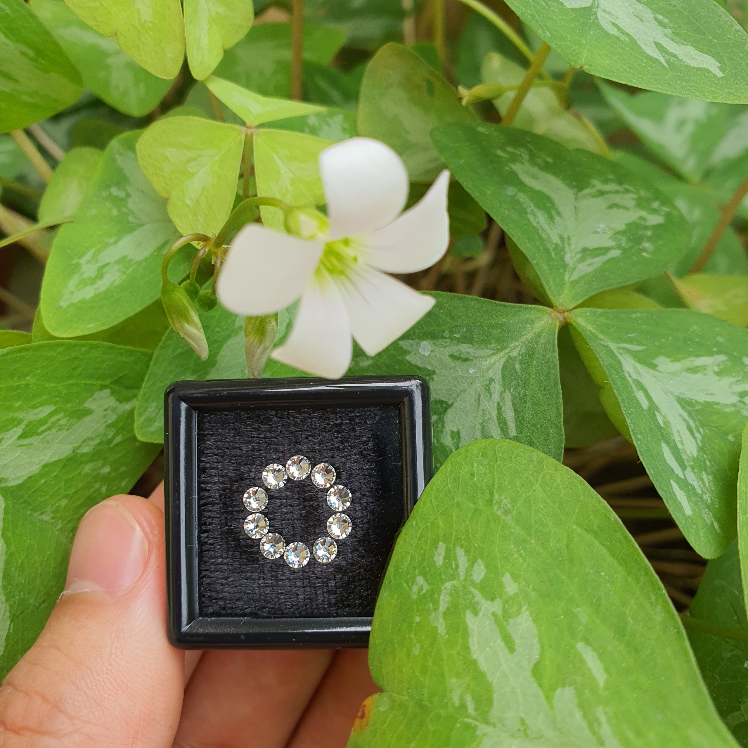 Kim Cương Nhân Tạo Đá Đính Răng Cao Cấp ( Size 2.7# Nhọn )