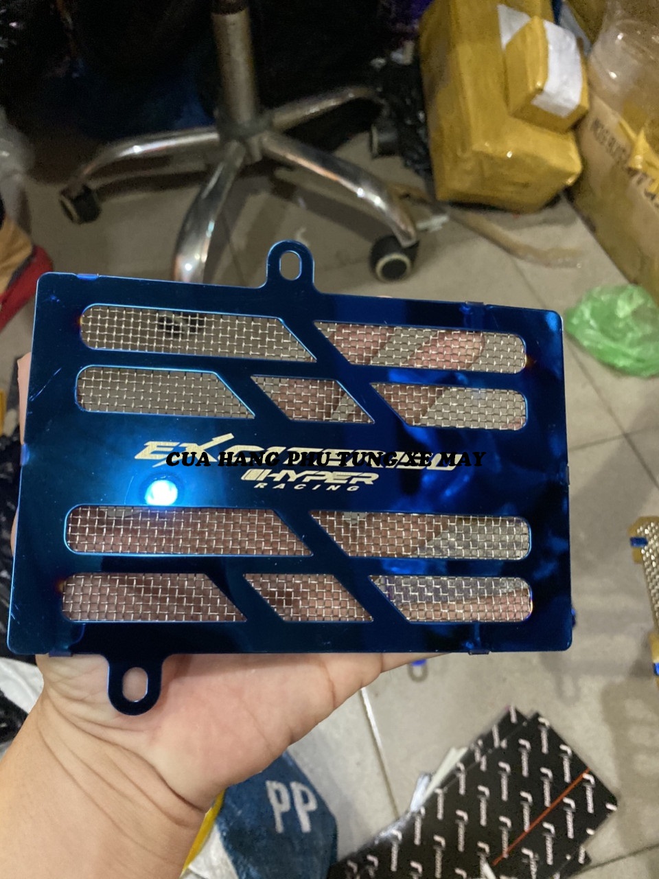 Che két nước Exciter 135 titan xanh