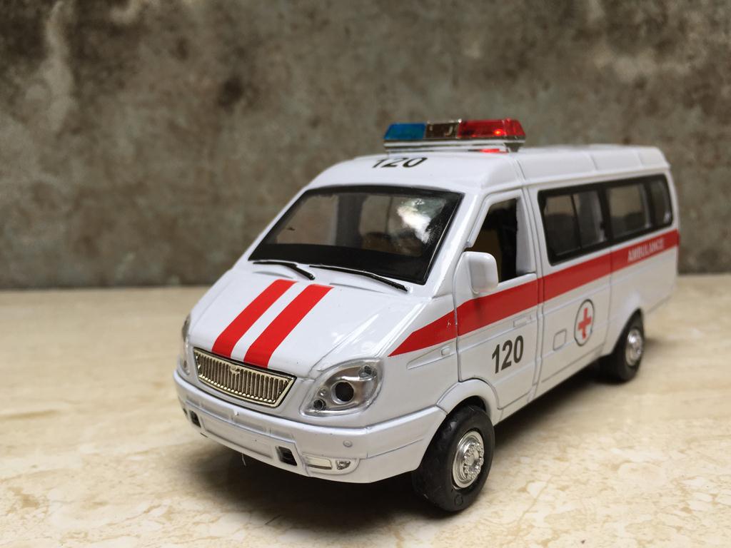 [HCM]Mô hình xe Cứu thương Mercedes 1:32