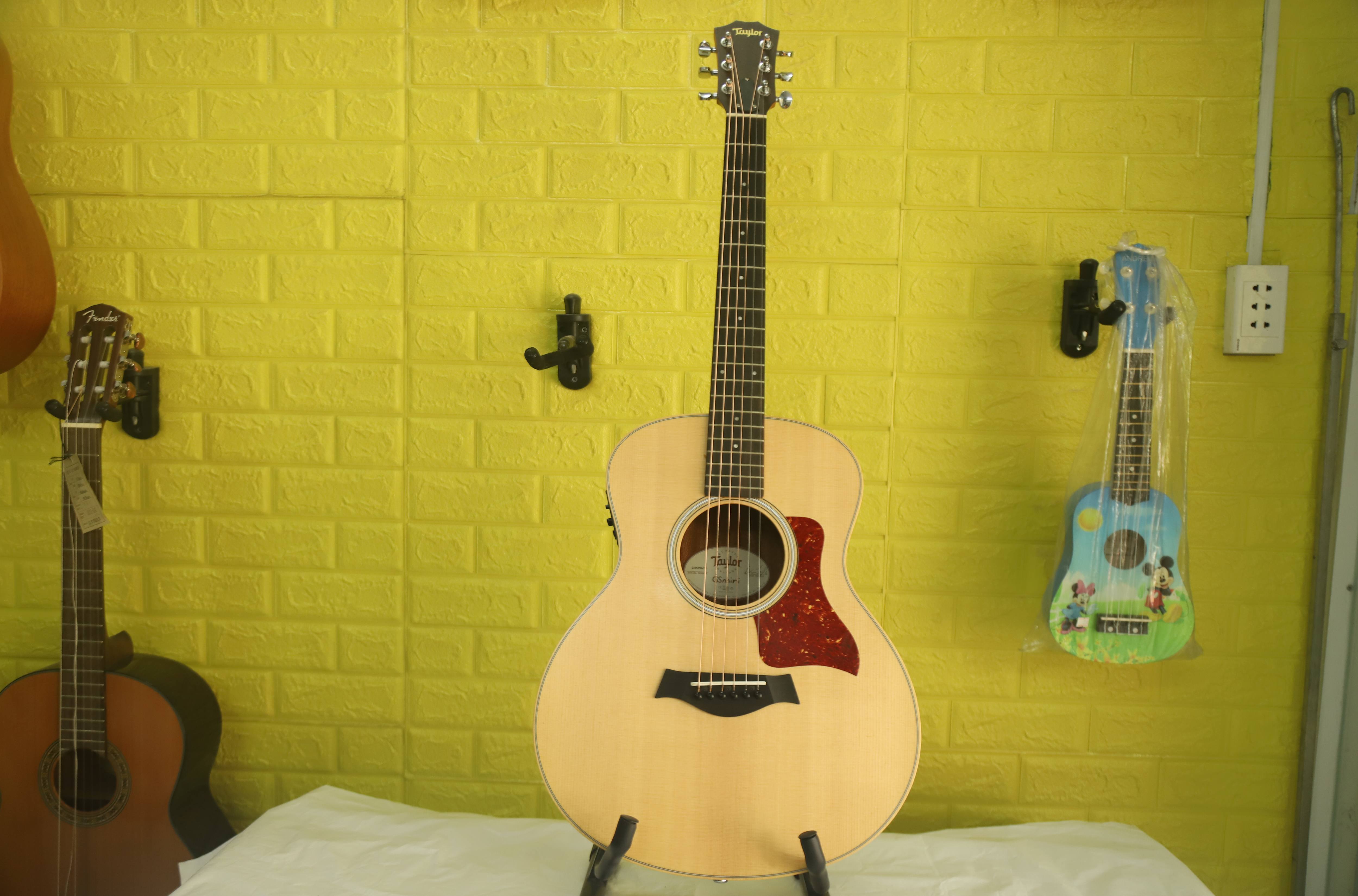 Đàn Guitar Thùng Điện Grand Symphony Mini Taylor GS Mini-e Walnut Mặt Gỗ Spruce Solid Lưng Hông Walnut Hệ Thống ES-B Kèm Túi Gig Bag