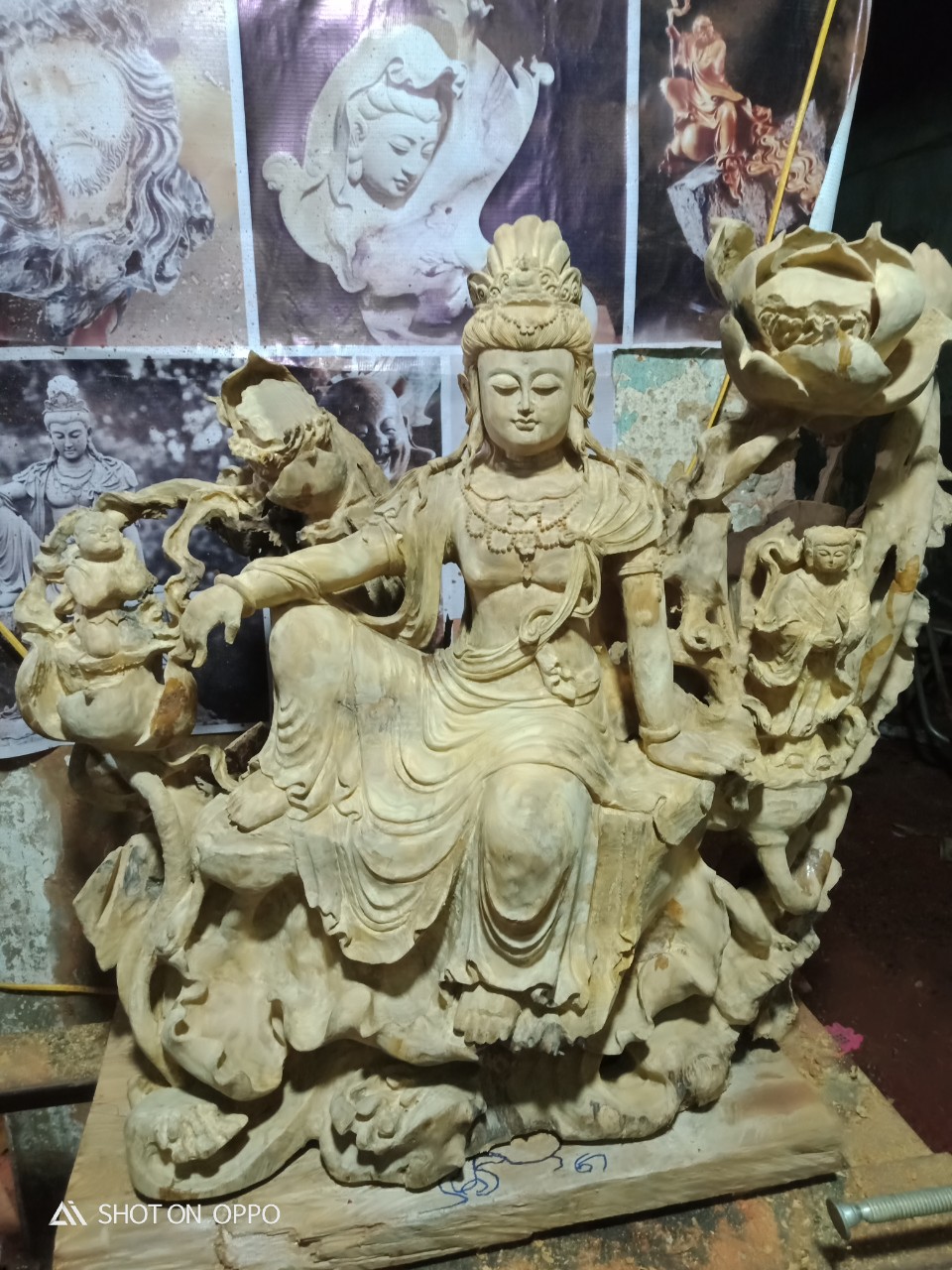 Quan âm tự tại gỗ nu măn