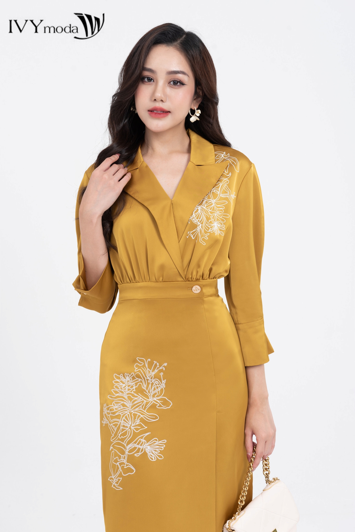 Đầm Lụa Xếp Cổ 2 Ve IVY moda MS 48M7954