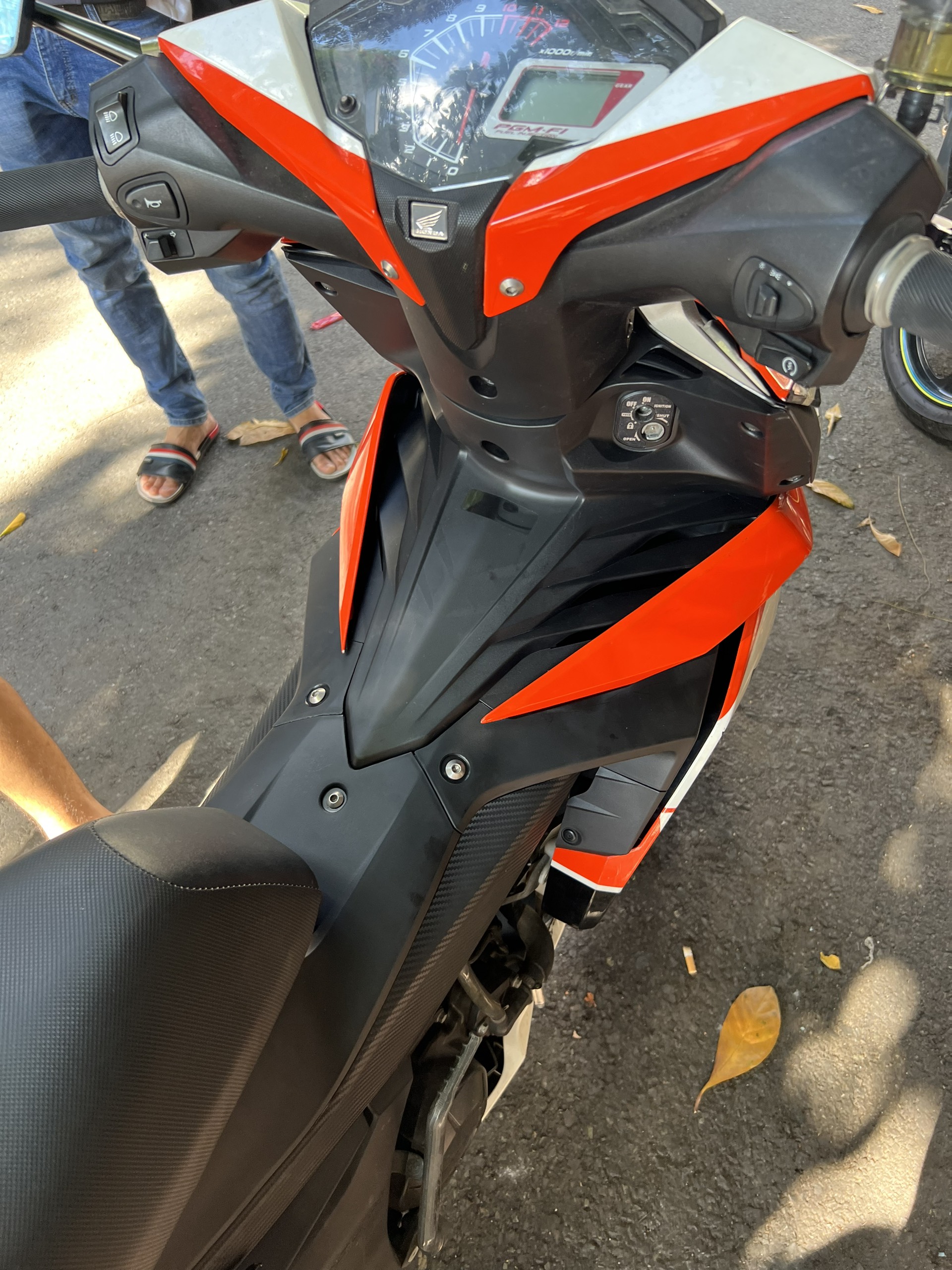 BỘ DÀN ÁO NHỰA NHÁM WINNER ZIN 16 MÓN