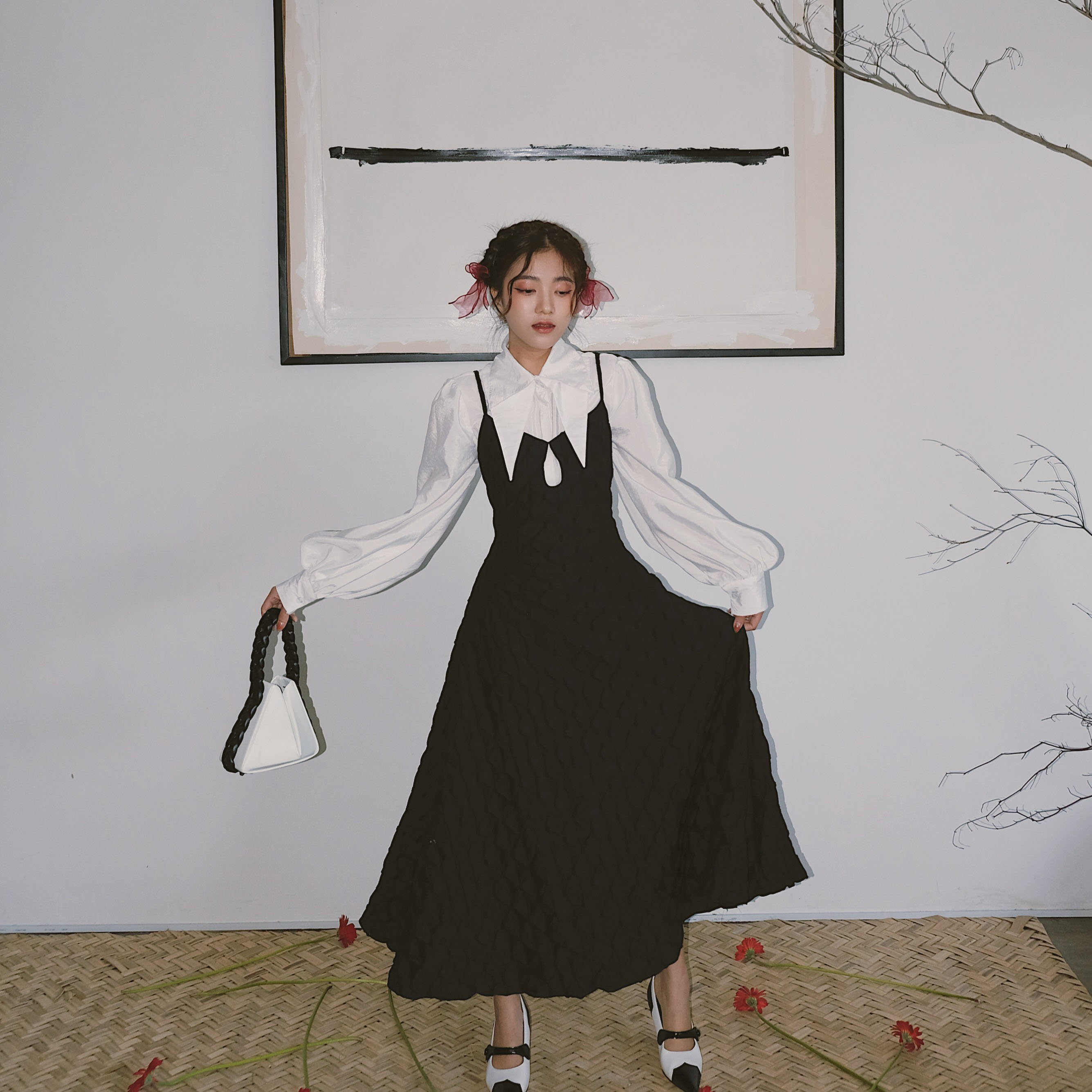 INTO.EIGHT | Đầm đen vải gấm cắt giọt nước INTO.EIGHT thiết kế (Dainty Dress)