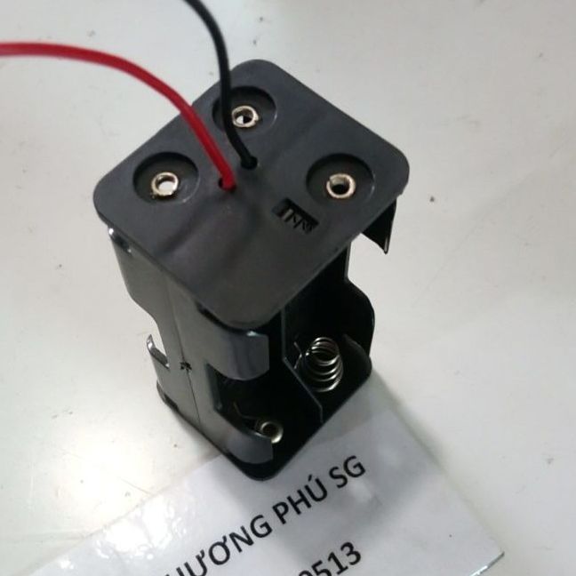 Khay pin aa - 1.5v x 4 viên - khay trụ vuông