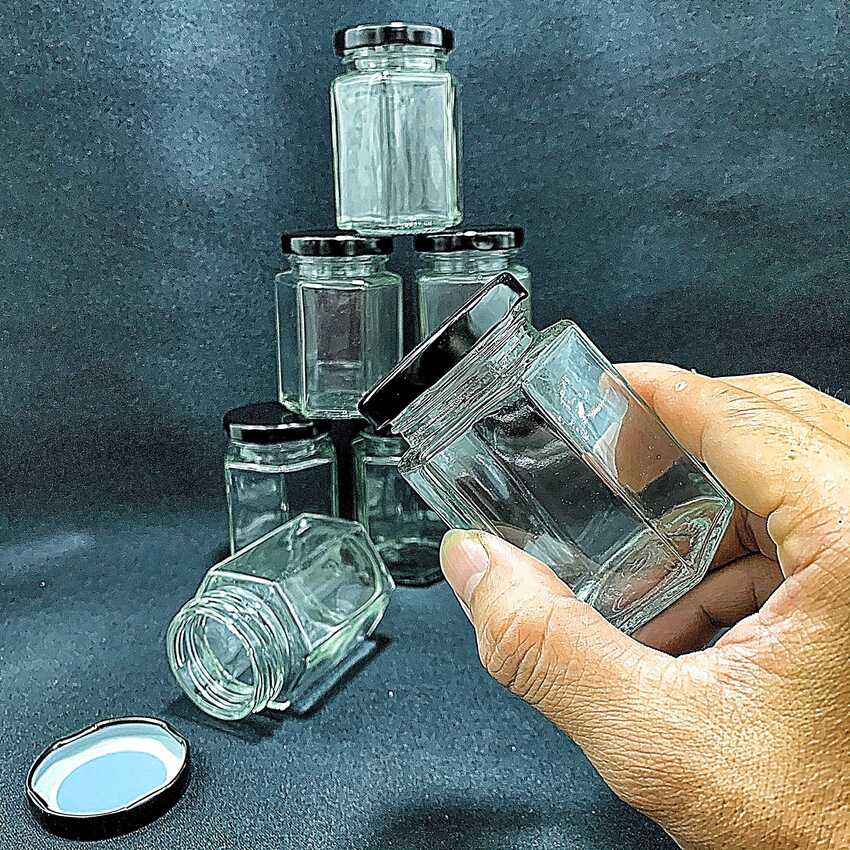 Lọ Thủy Tinh Nhỏ 100ML (combo 8 cái) mẫu lục giác nắp thiếc đen – Hũ Thủy Tinh Nhỏ – Hũ Chưng Yến Thủy Tinh đựng thực phẩm - Hũ Gia Vị