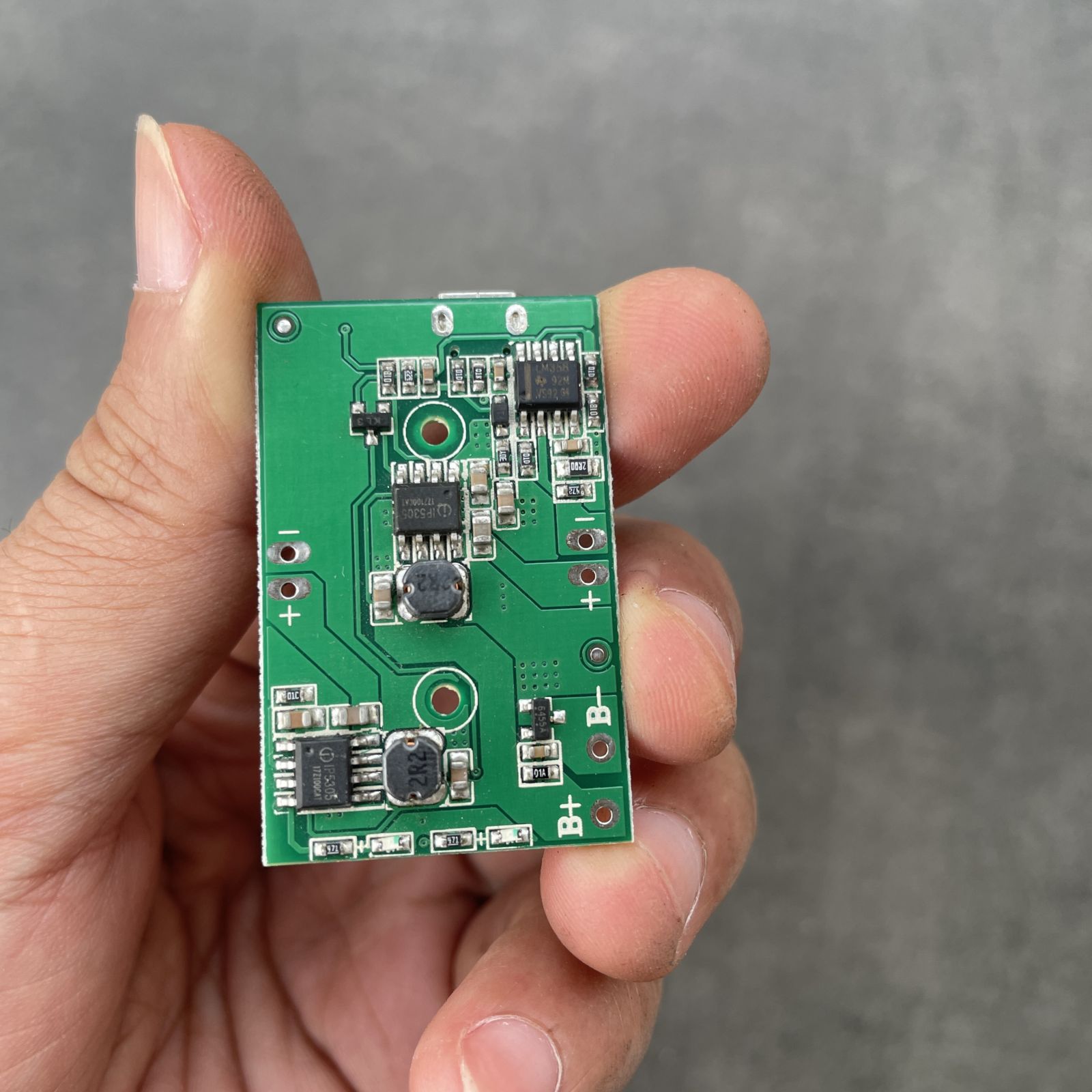 Mạch sạc pin 3.7v IP5305 – đầu sạc microusb 5v