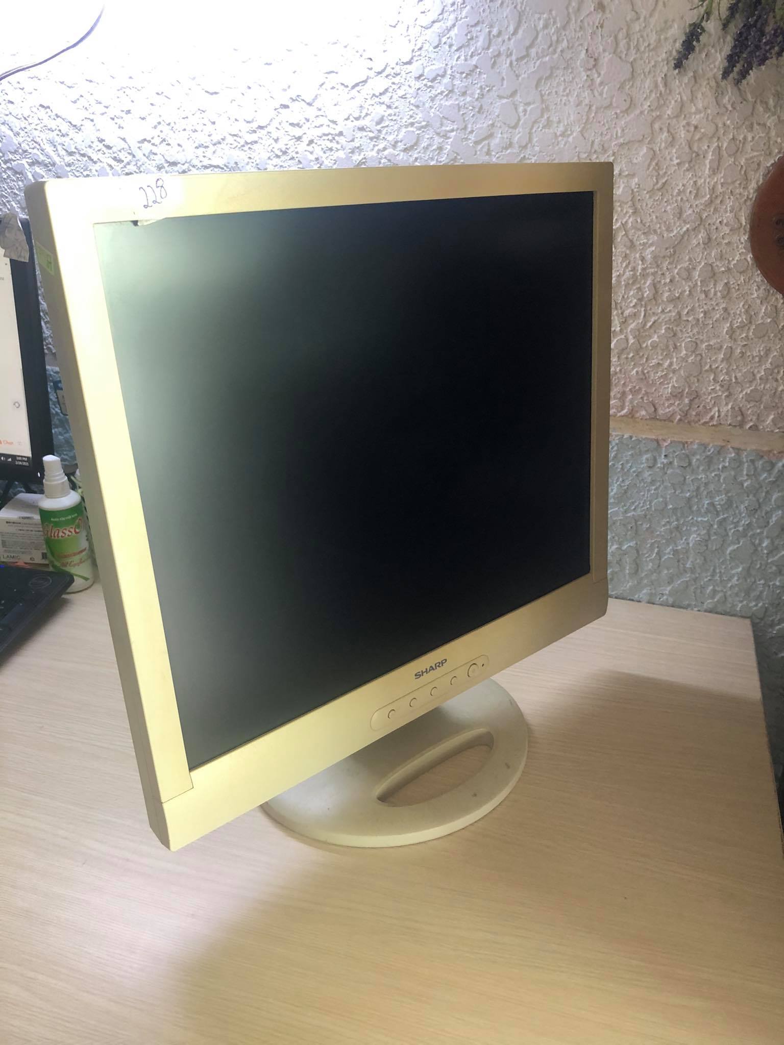 Màn hình Sharp 19inch