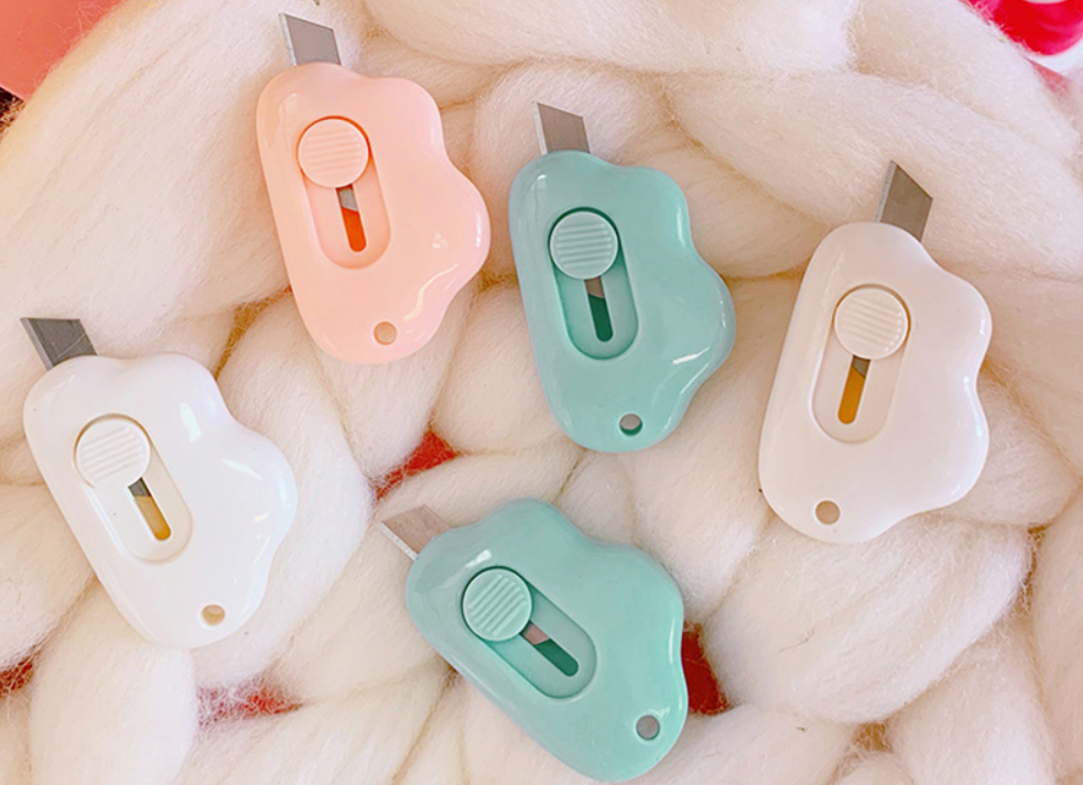 [HCM]Dao rọc giấy mini hình mây đeo móc chìa khóa