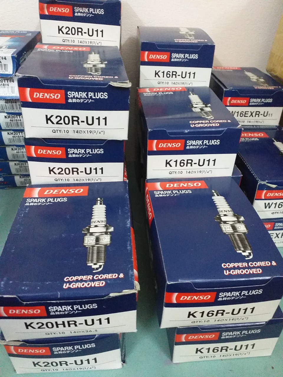 Bộ 4 chiếc bugi K16R-U11 nhãn hiệu DENSO cho xe ô tô