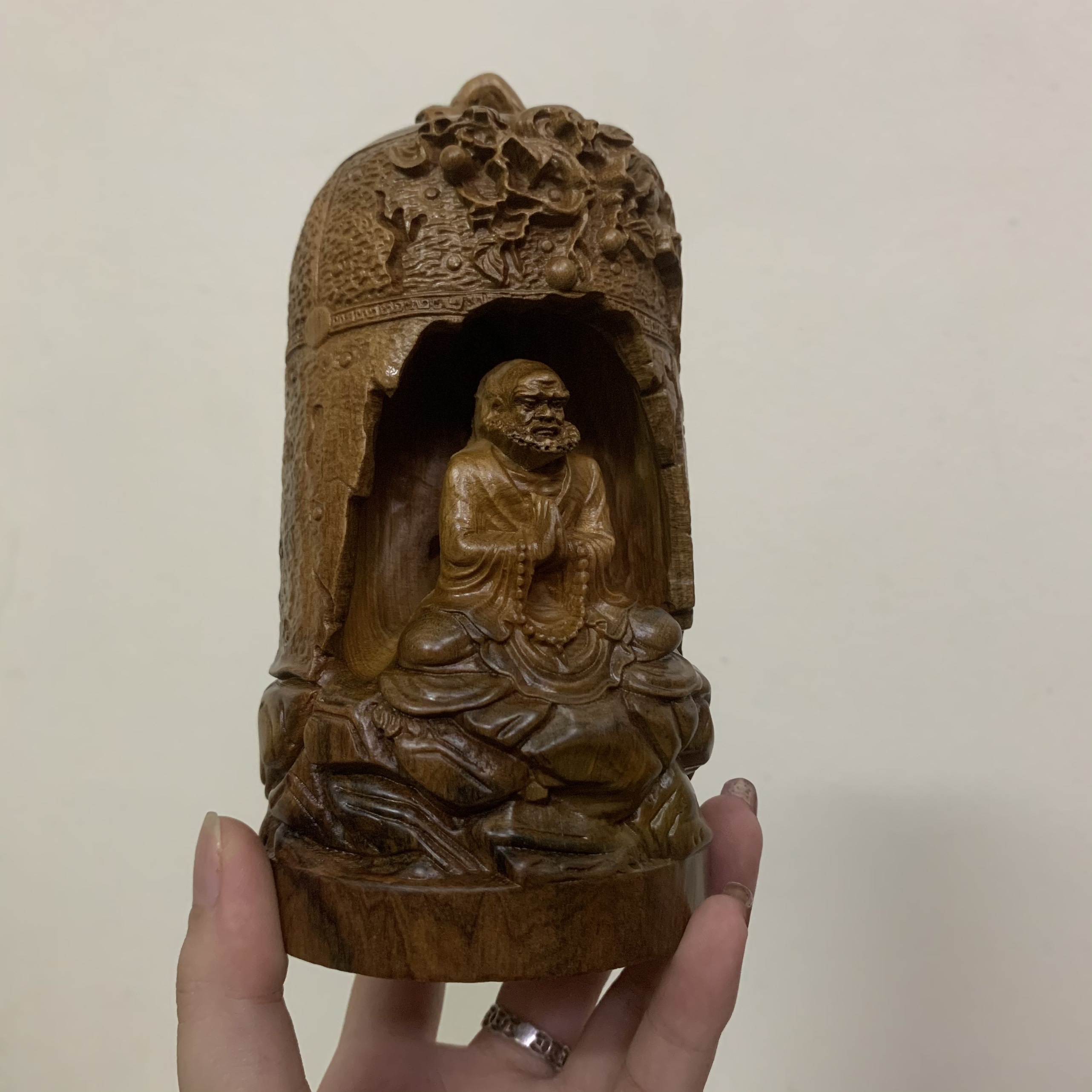 Tượng đạt ma ngồi chuông xông trầm - tượng gỗ chạm khắc cao cấp để bàn làm việc