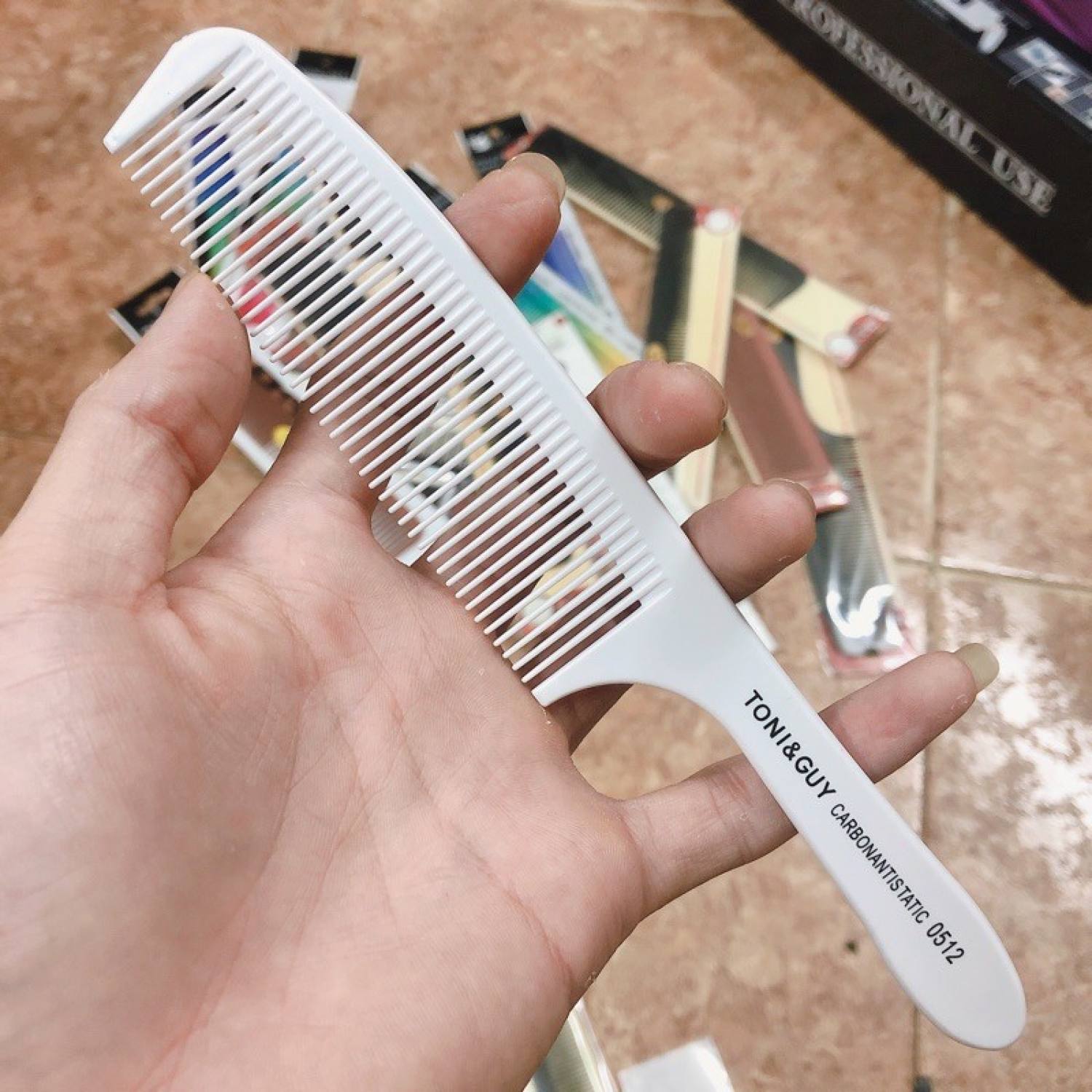 Lược cắt tóc toni&guy 0512 barber màu trắng
