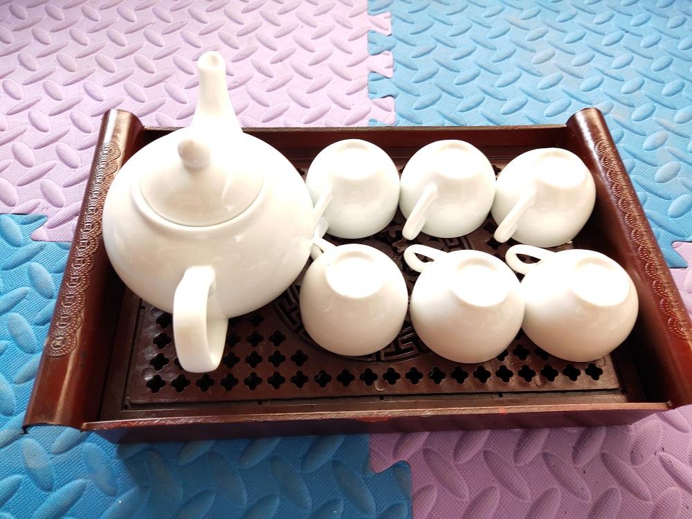 Ấm chén siêu trắng Bát Tràng, loại to 550ml, chén quai (không khay)