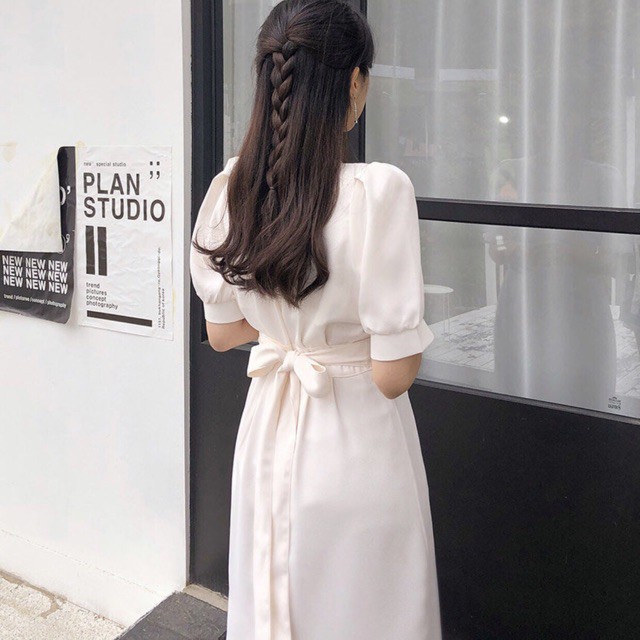 Đầm trắng suông dài cổ vuông