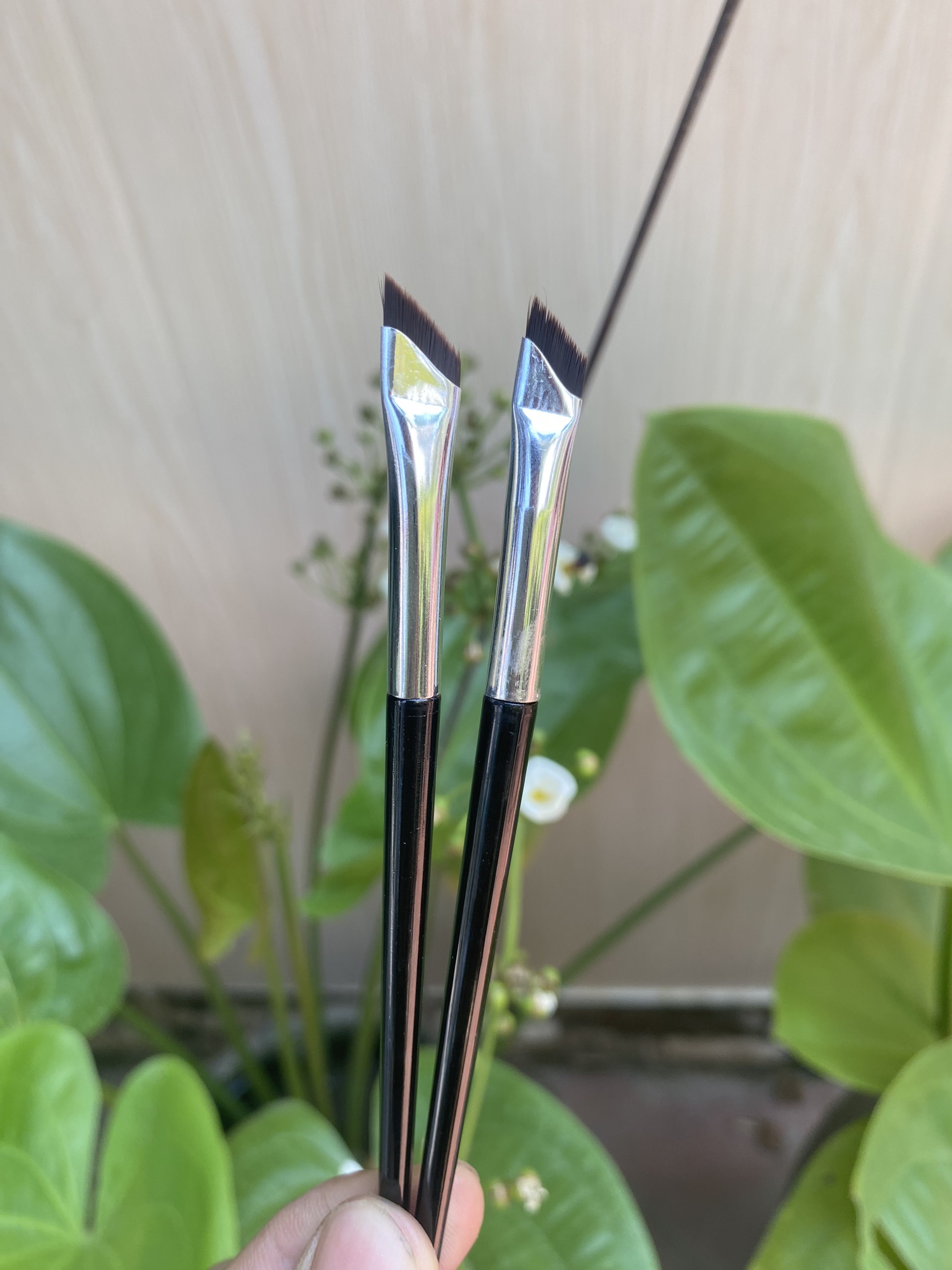 Set 2 cây cọ lưỡi liềm kẻ mắt