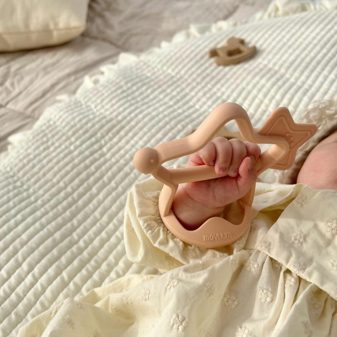 Gặm nướu Moyuum