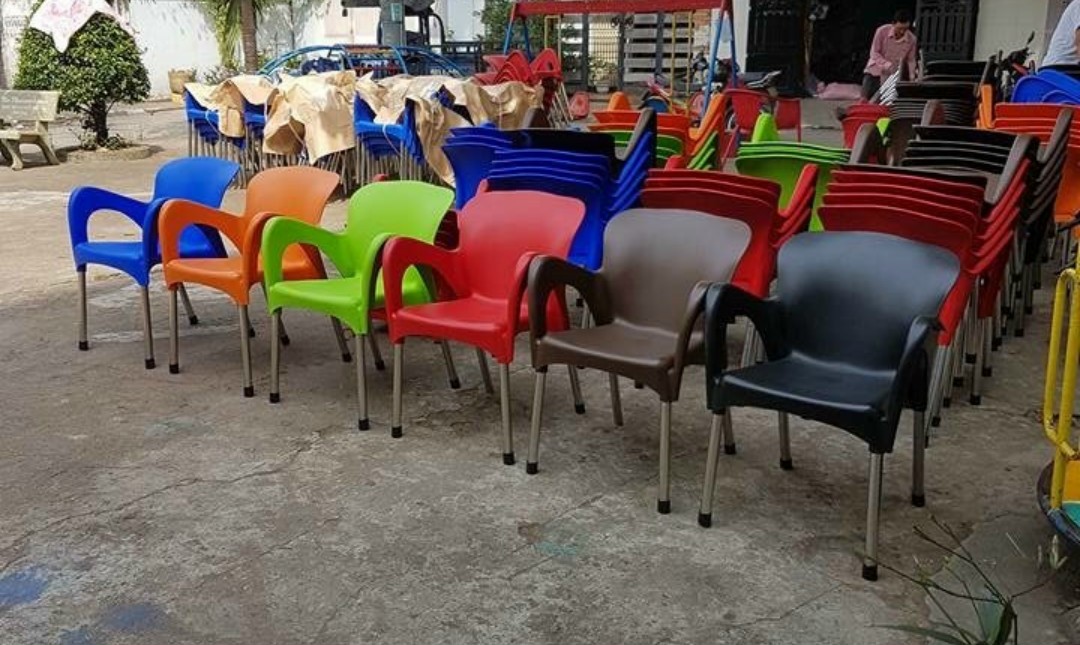 Ghế nhựa nữ hoàng