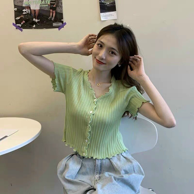Áo croptop cổ tim viền bèo phối nút cực sang