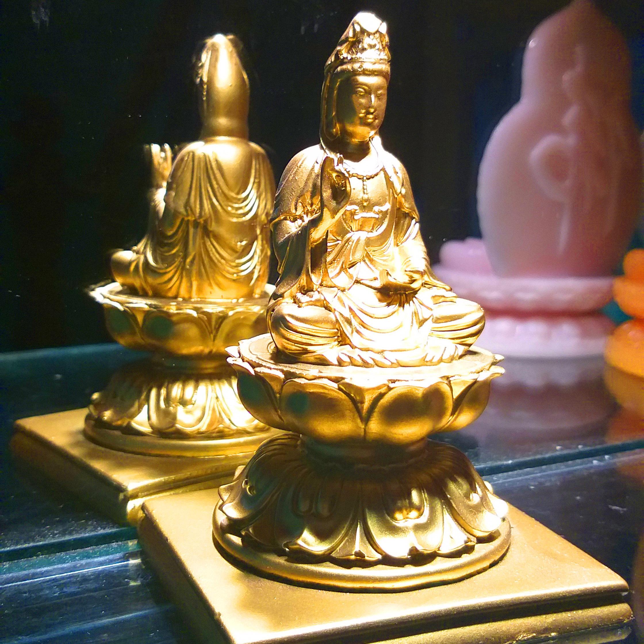 Tượng Phật Bà Quan Âm sơn màu đồng đẹp
