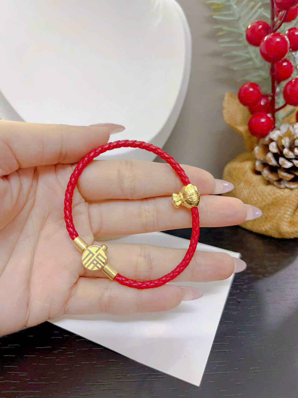 VÒNG TAY CHỈ ĐỎ/ĐEN TITAN MAY MẮN