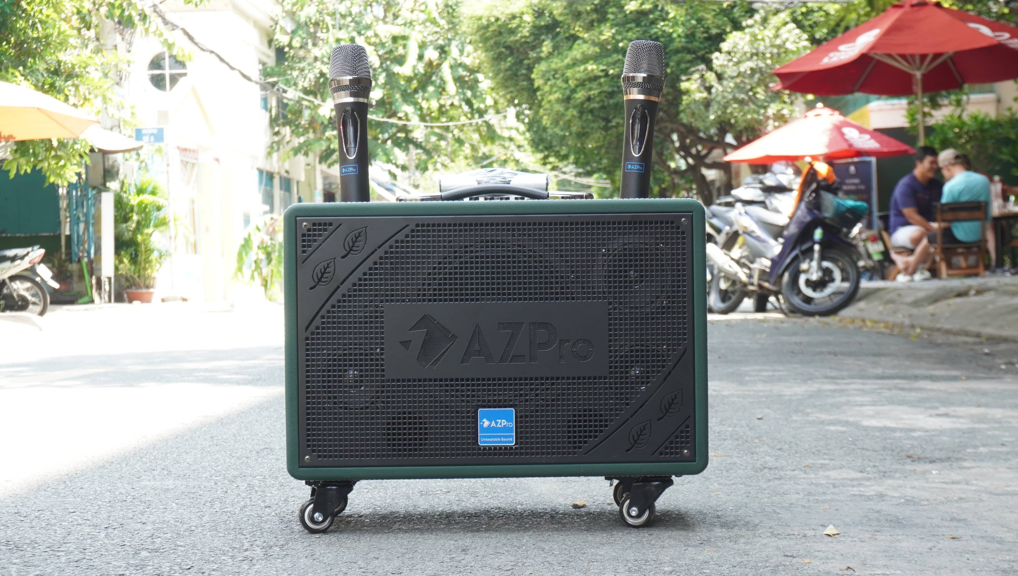 ( AZPRO )Loa karaoke.Loa Kéo Chất Lượng Cao AZPRO AZ- 318 Bass 20 kèm 2 Micro không dây kim loại chính hãng với thiết kế mạnh mẽ vỏ gỗ sơn sần.bảo hành 12 tháng
