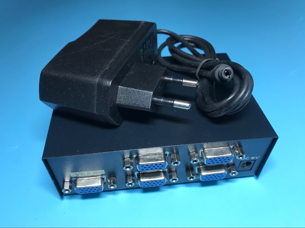 Bộ chia VGA 1 ra 4