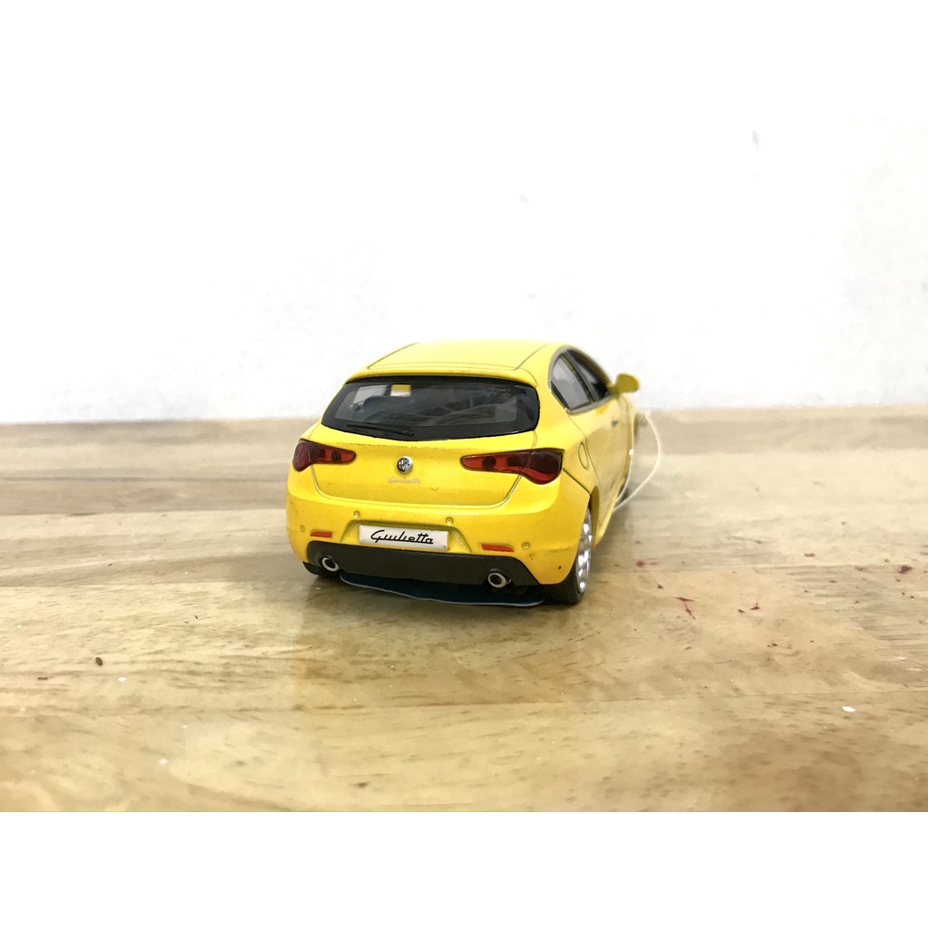 Mô hình xe Alfa Romeo Giulietta _ Tỷ lệ 1:32