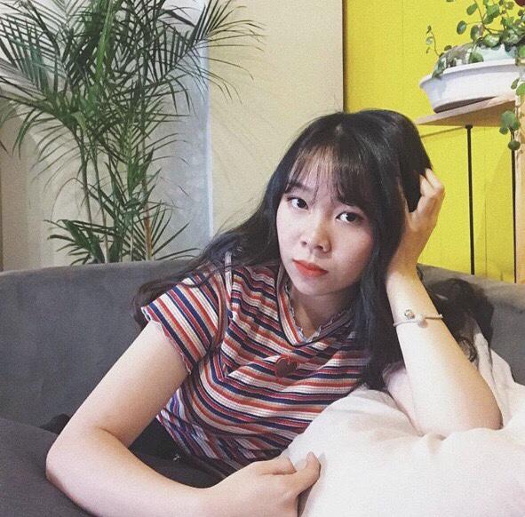 Áo crop top sọc ngang Cut out tim