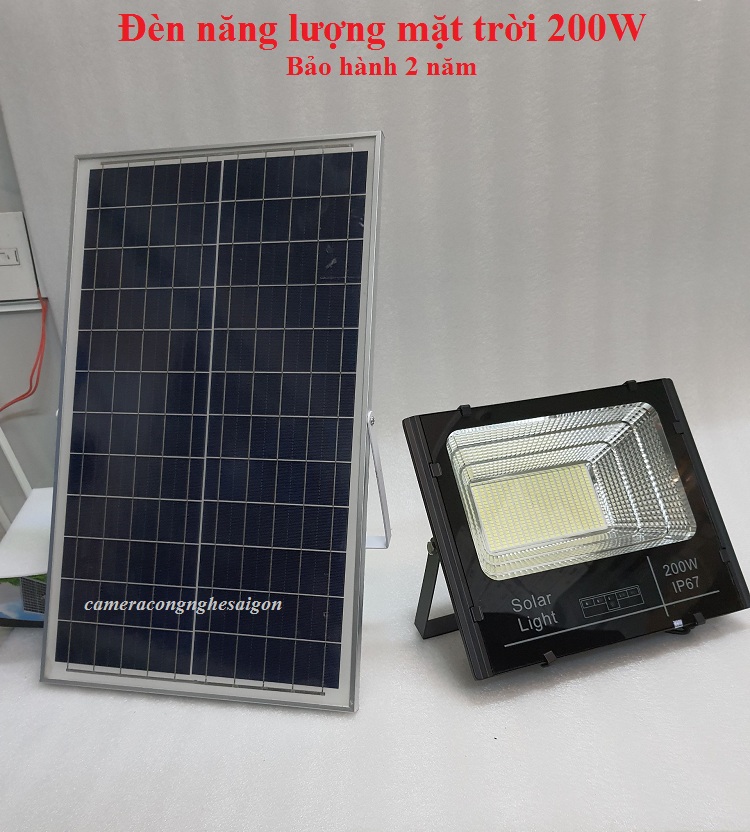 [HCM]Đèn pha LED năng lượng Mặt Trời 200W( có báo pin)
