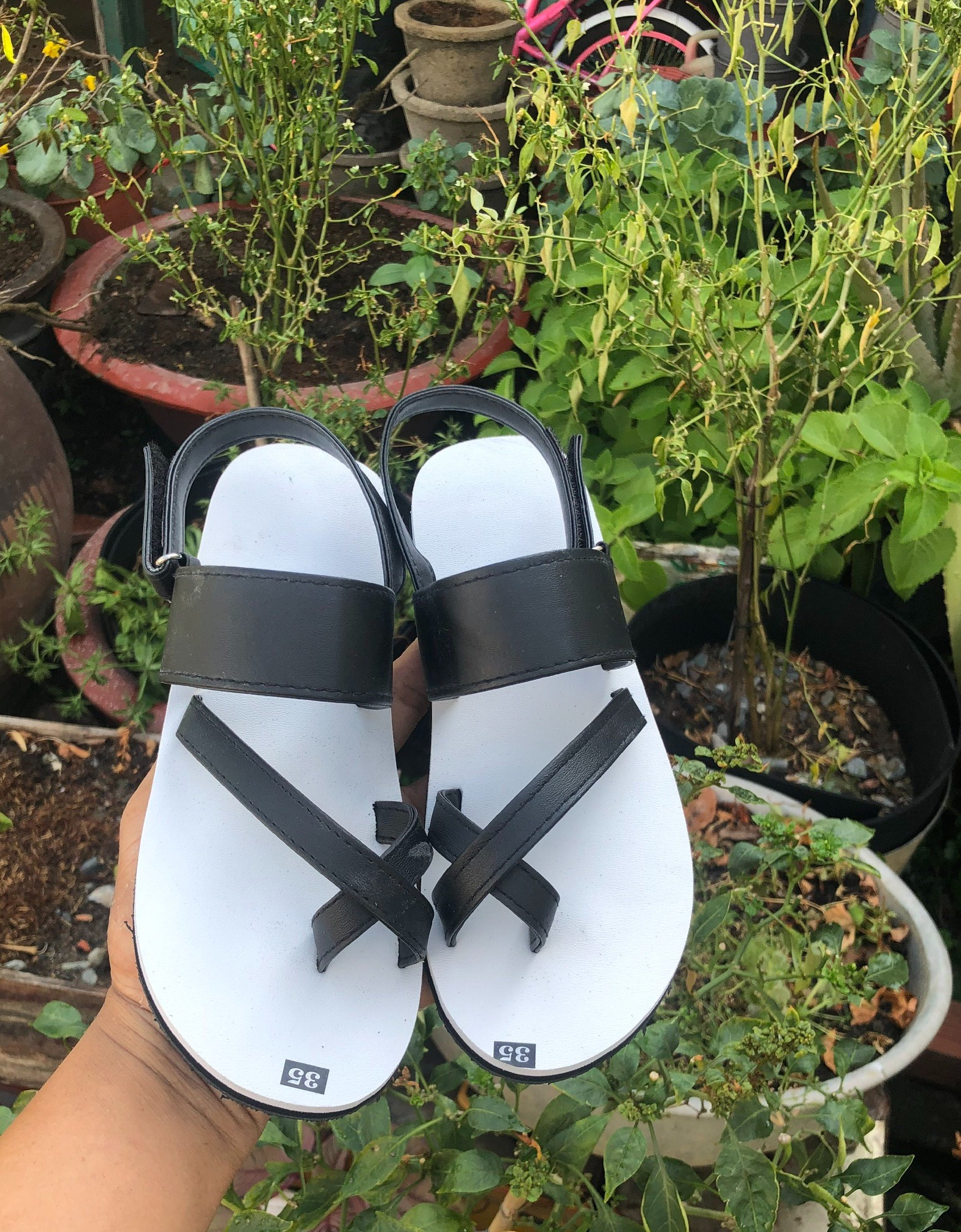 sandal chíp chíp (sandal nam nữ đế trắng quai đen )